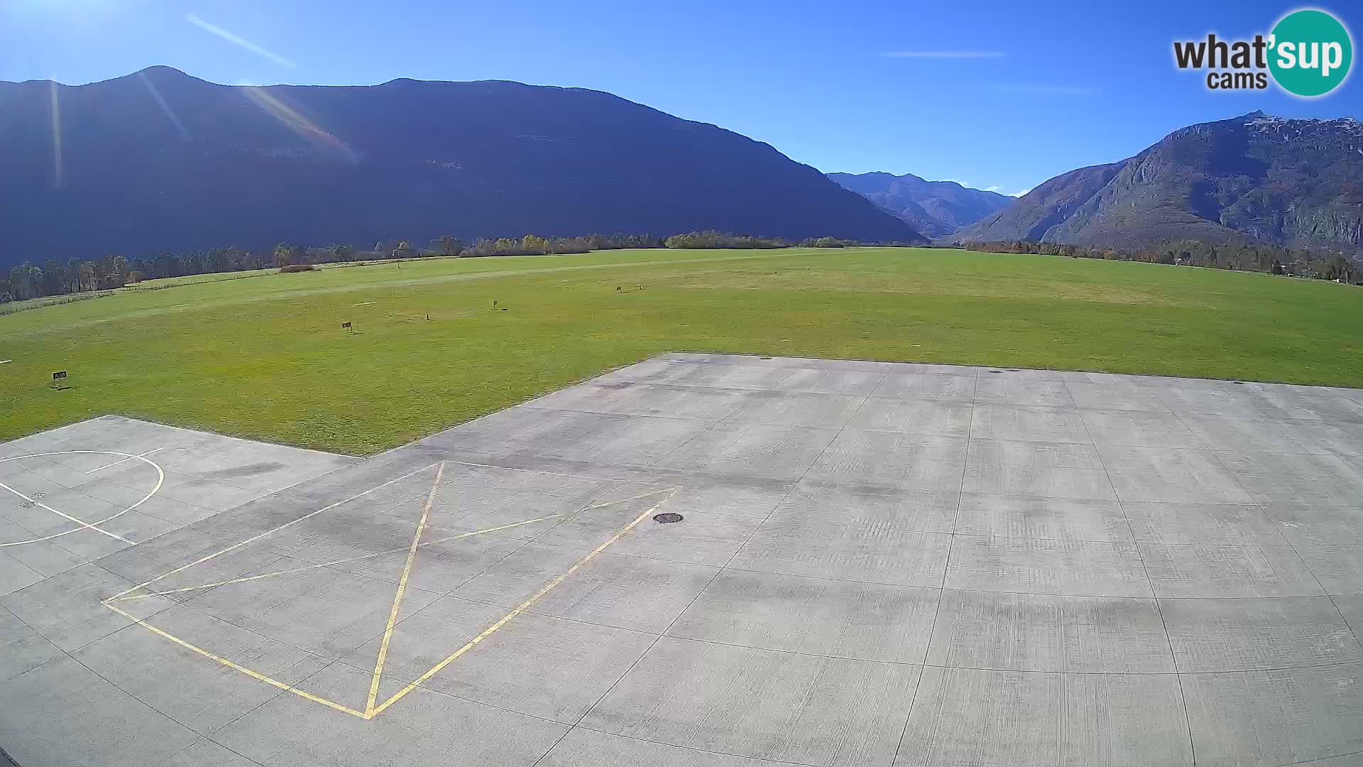 Webcam aereoporto di Bovec (Plezzo) – Vista verso il Kanin