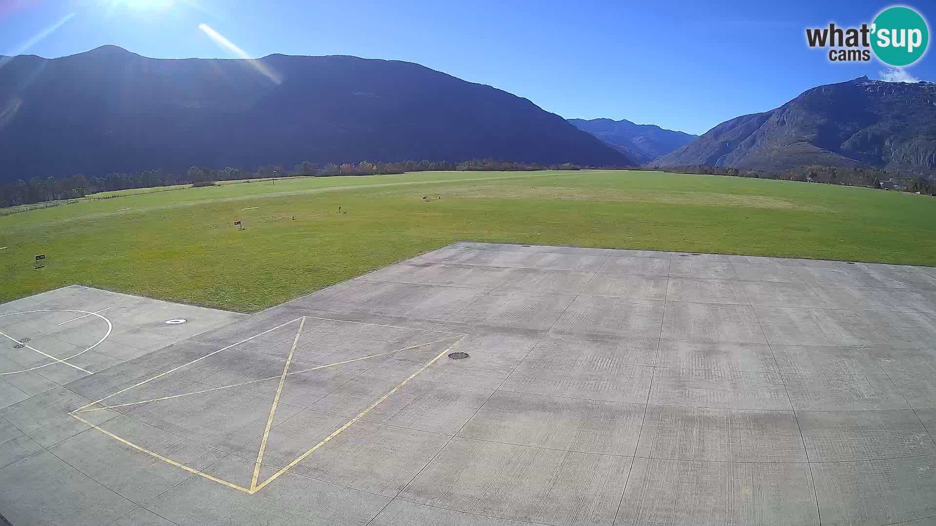 Webcam aereoporto di Bovec (Plezzo) – Vista verso il Kanin