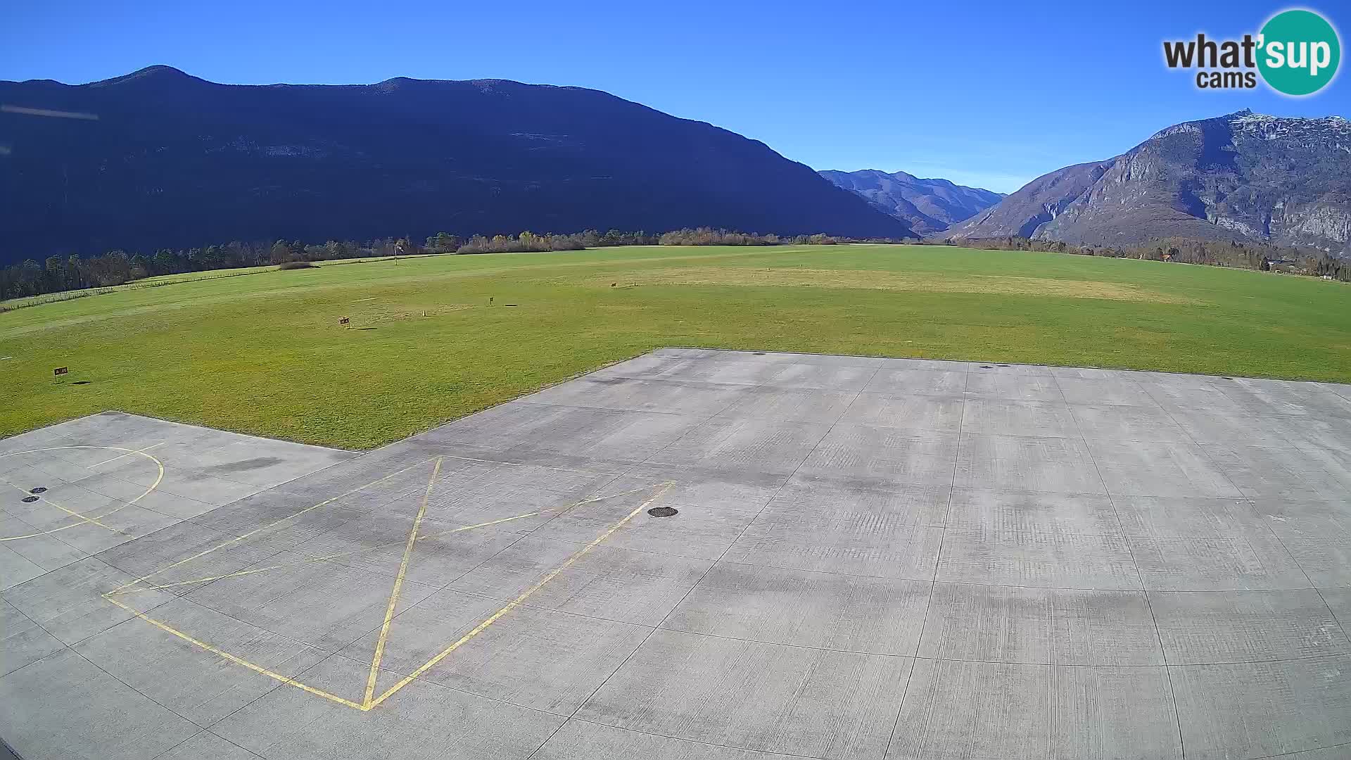 Webcam aereoporto di Bovec (Plezzo) – Vista verso il Kanin