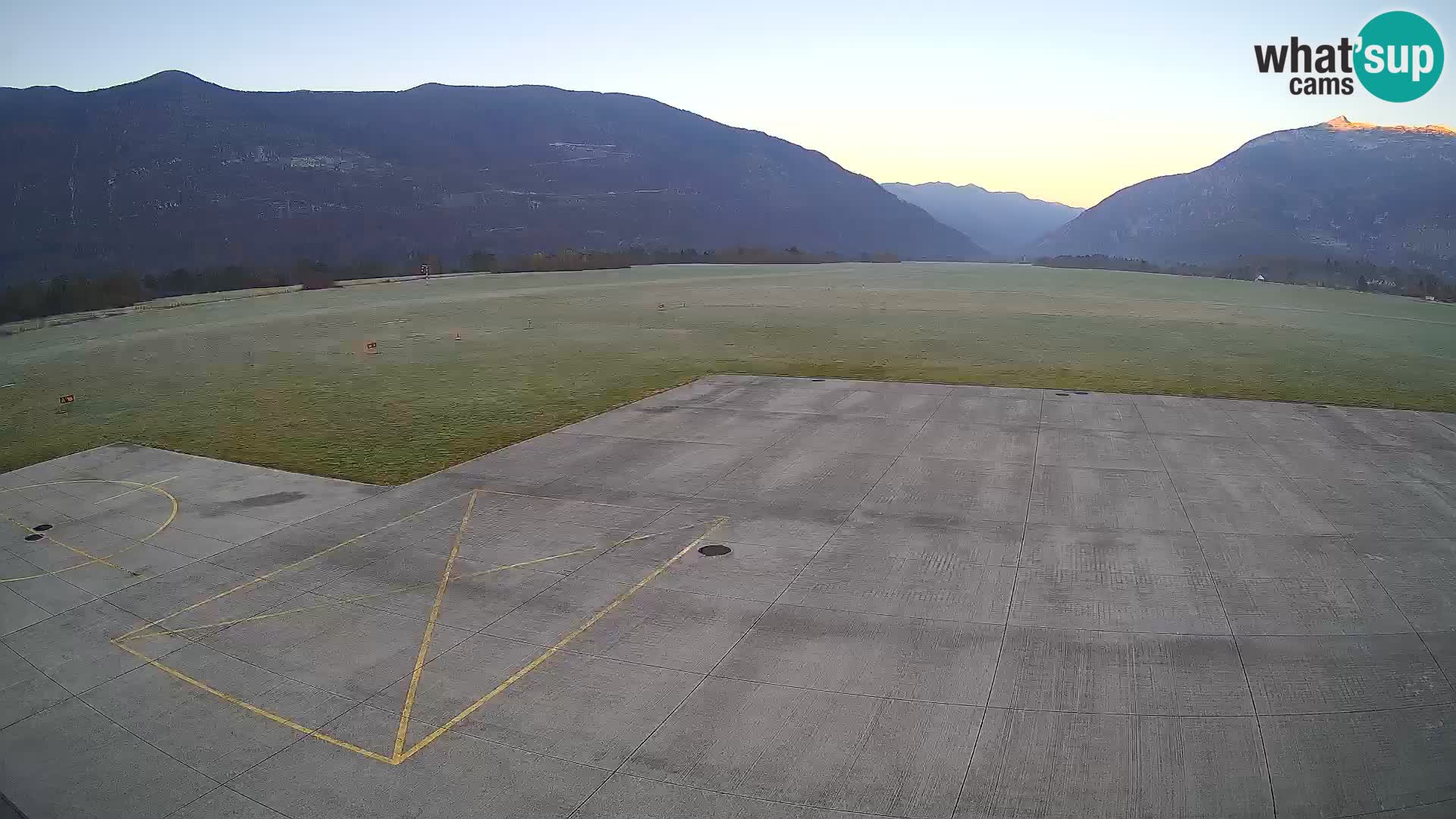 Bovec spletna kamera letališče – Skydive Bovec