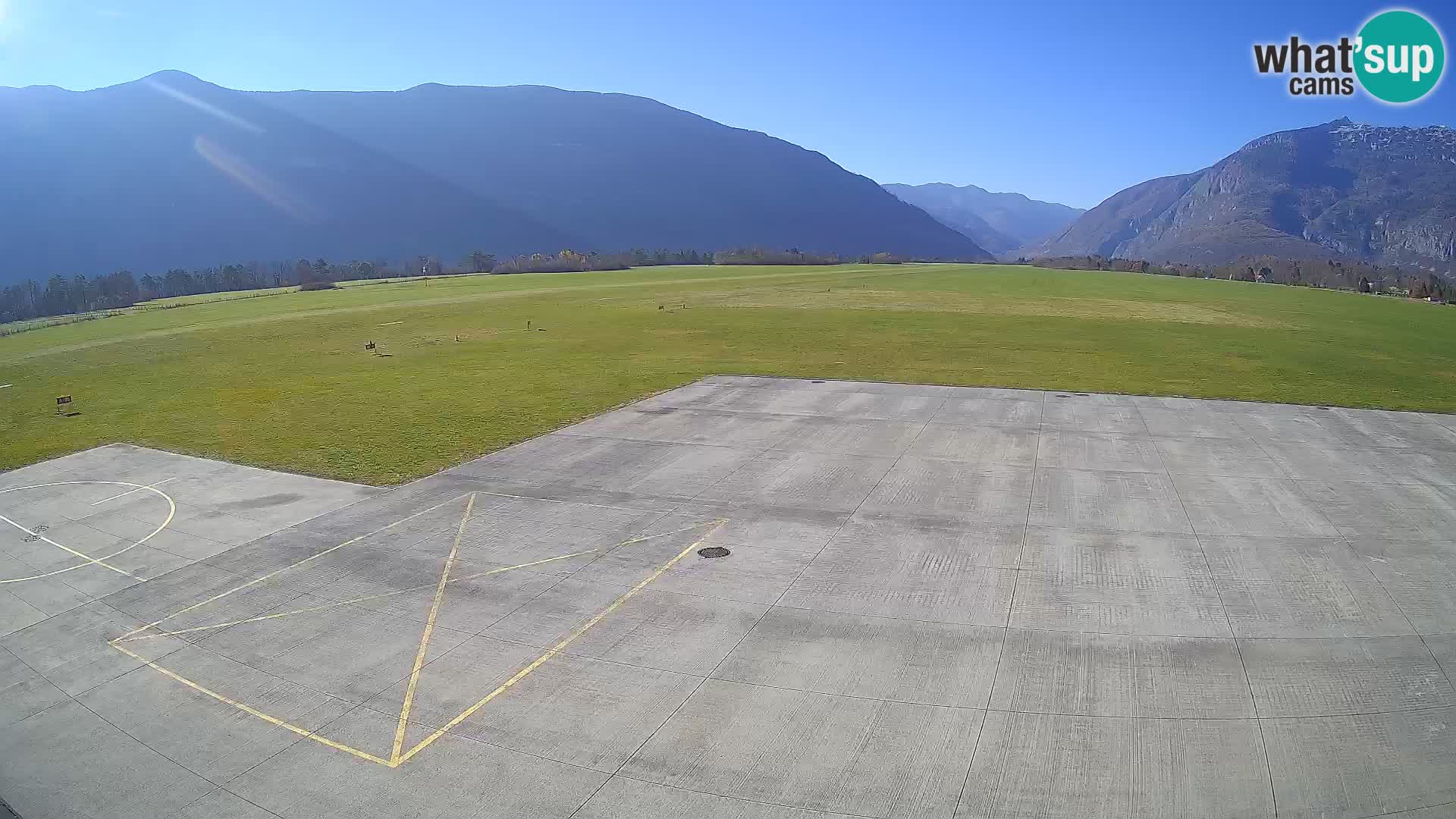 Bovec spletna kamera letališče – Skydive Bovec