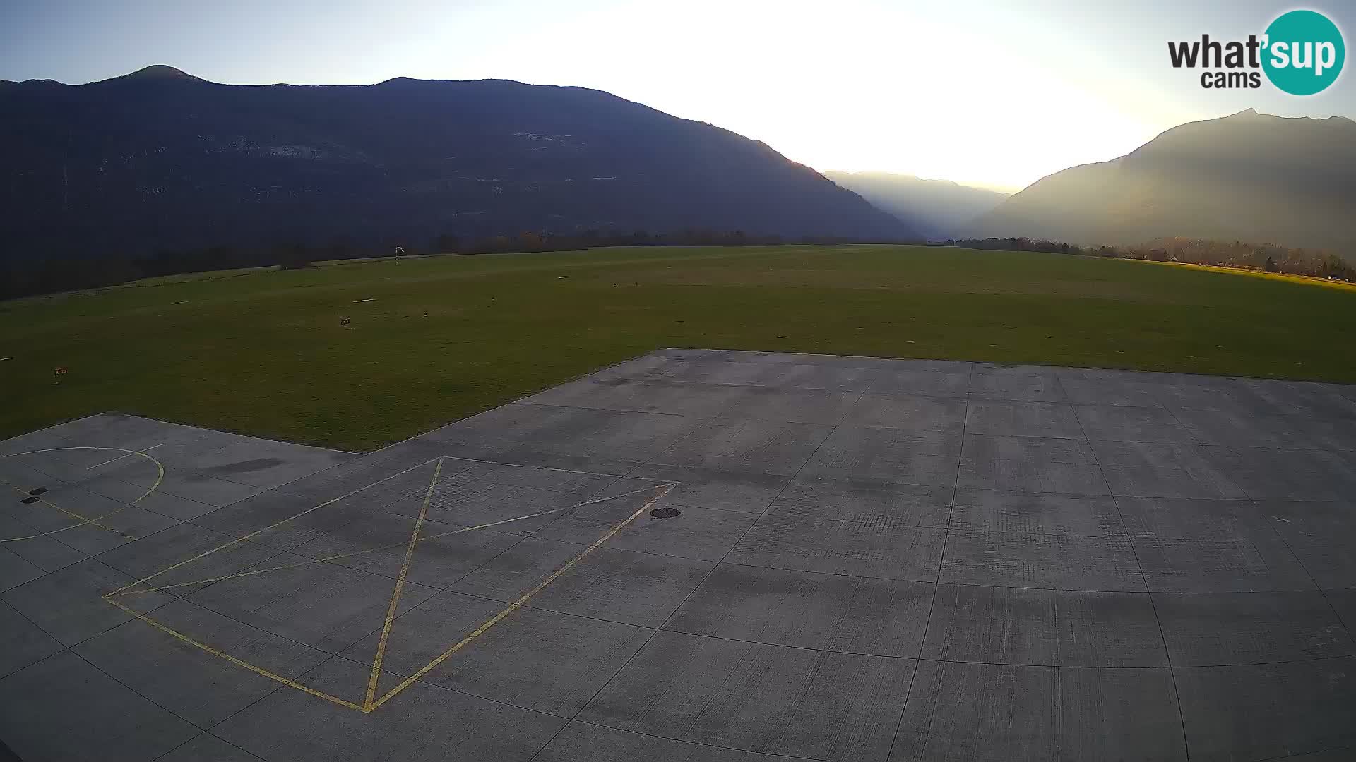Bovec spletna kamera letališče – Skydive Bovec