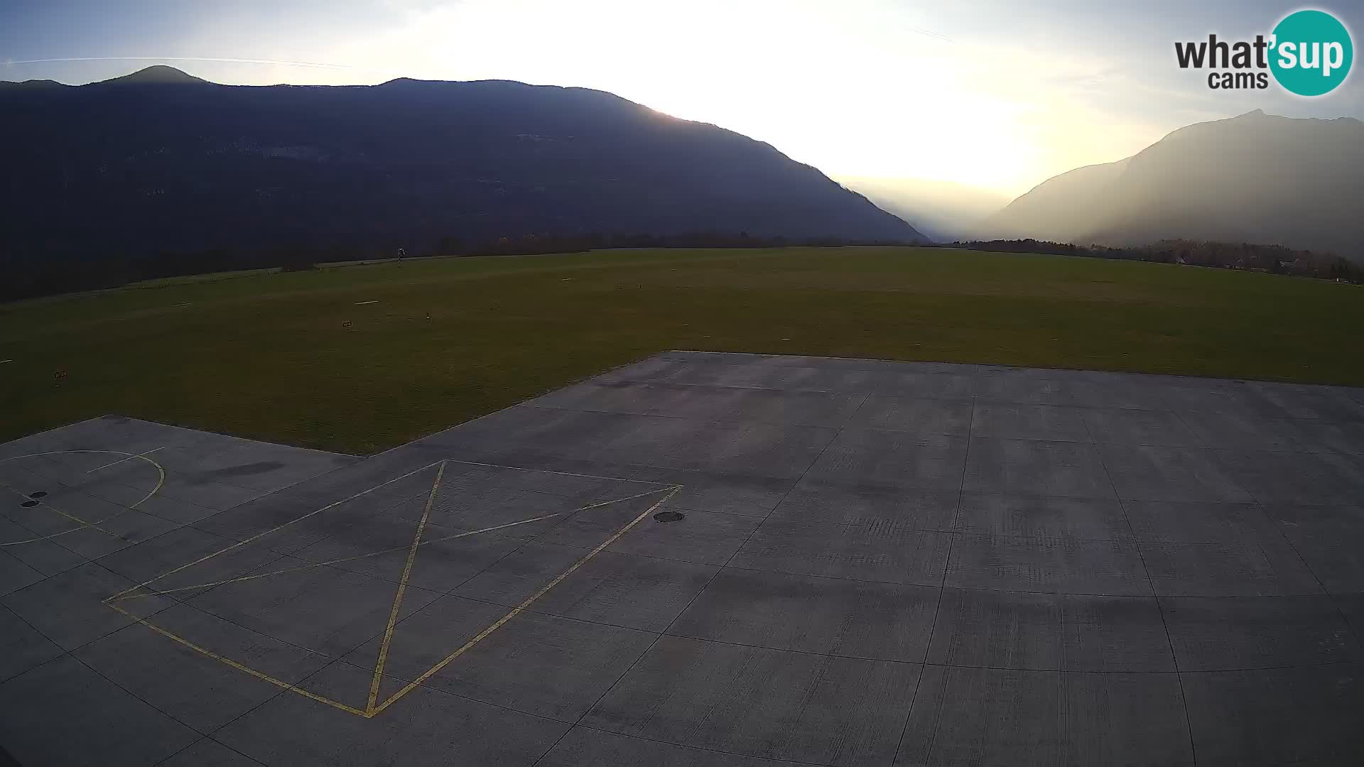 Bovec spletna kamera letališče – Skydive Bovec