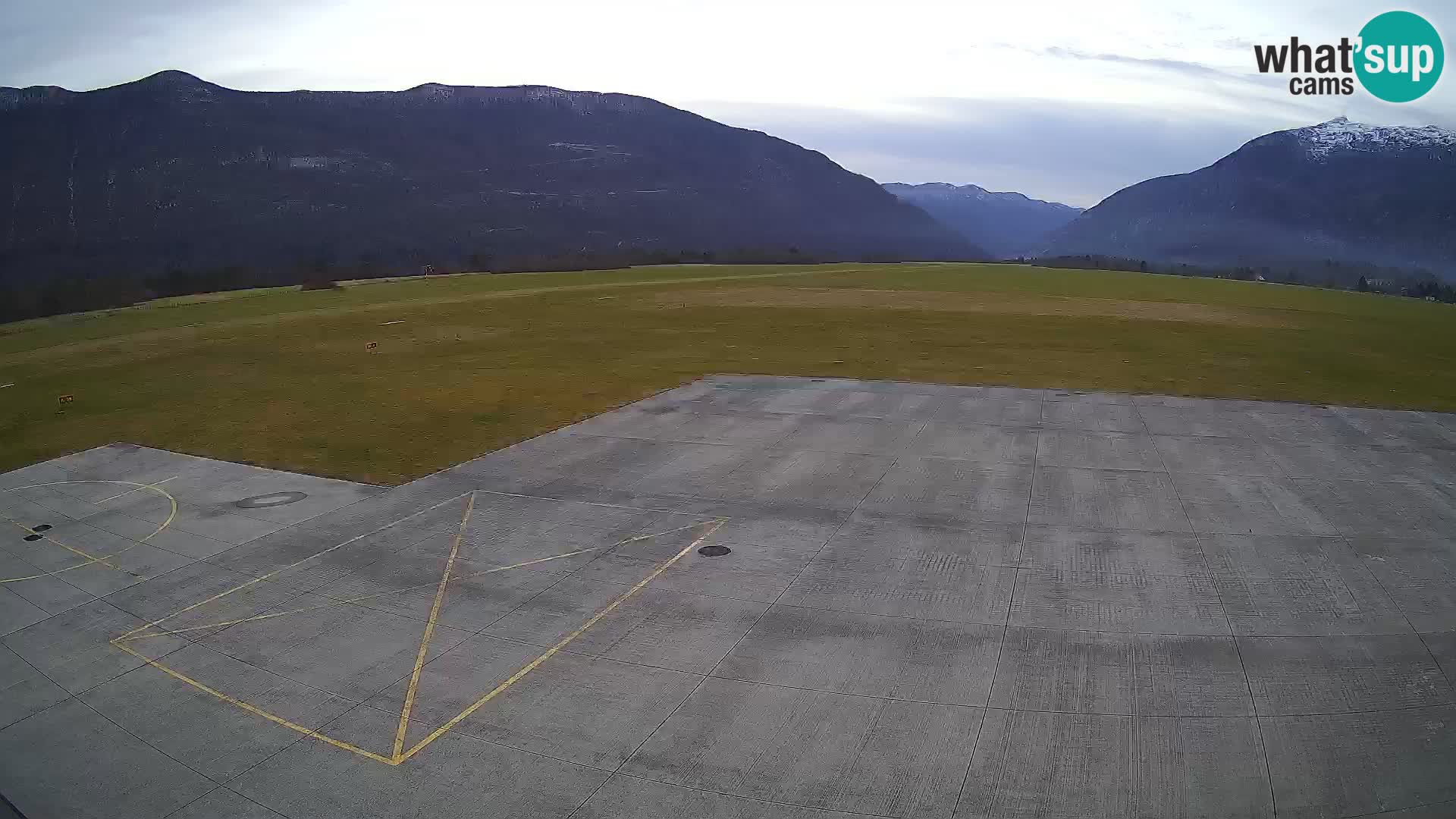 Bovec spletna kamera letališče – Skydive Bovec