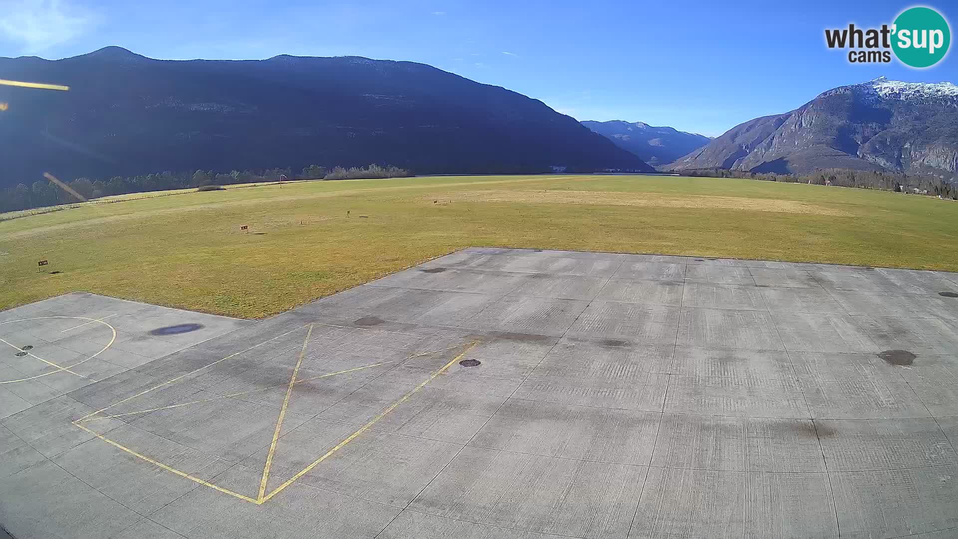 Webcam aereoporto di Bovec (Plezzo) – Vista verso il Kanin