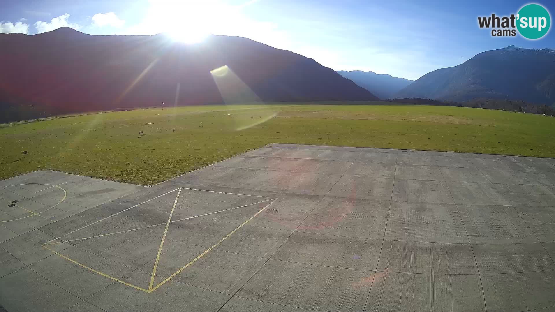 Webcam aereoporto di Bovec (Plezzo) – Vista verso il Kanin