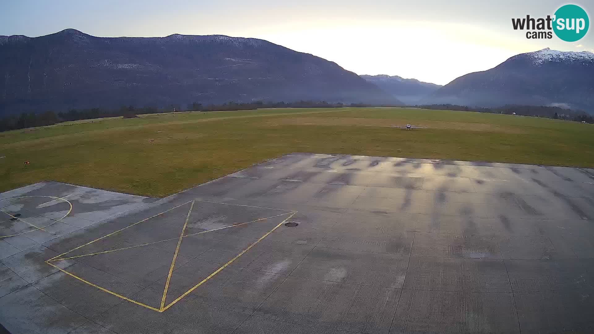 Bovec spletna kamera letališče – Skydive Bovec