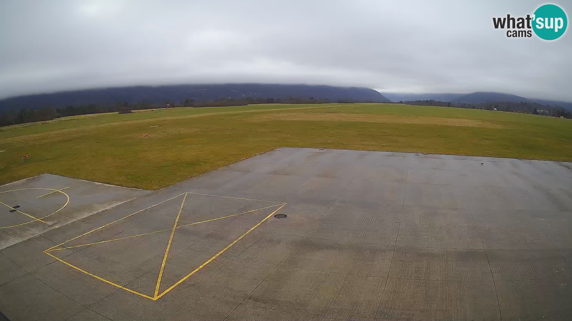 Webcam aereoporto di Bovec (Plezzo) – Vista verso il Kanin