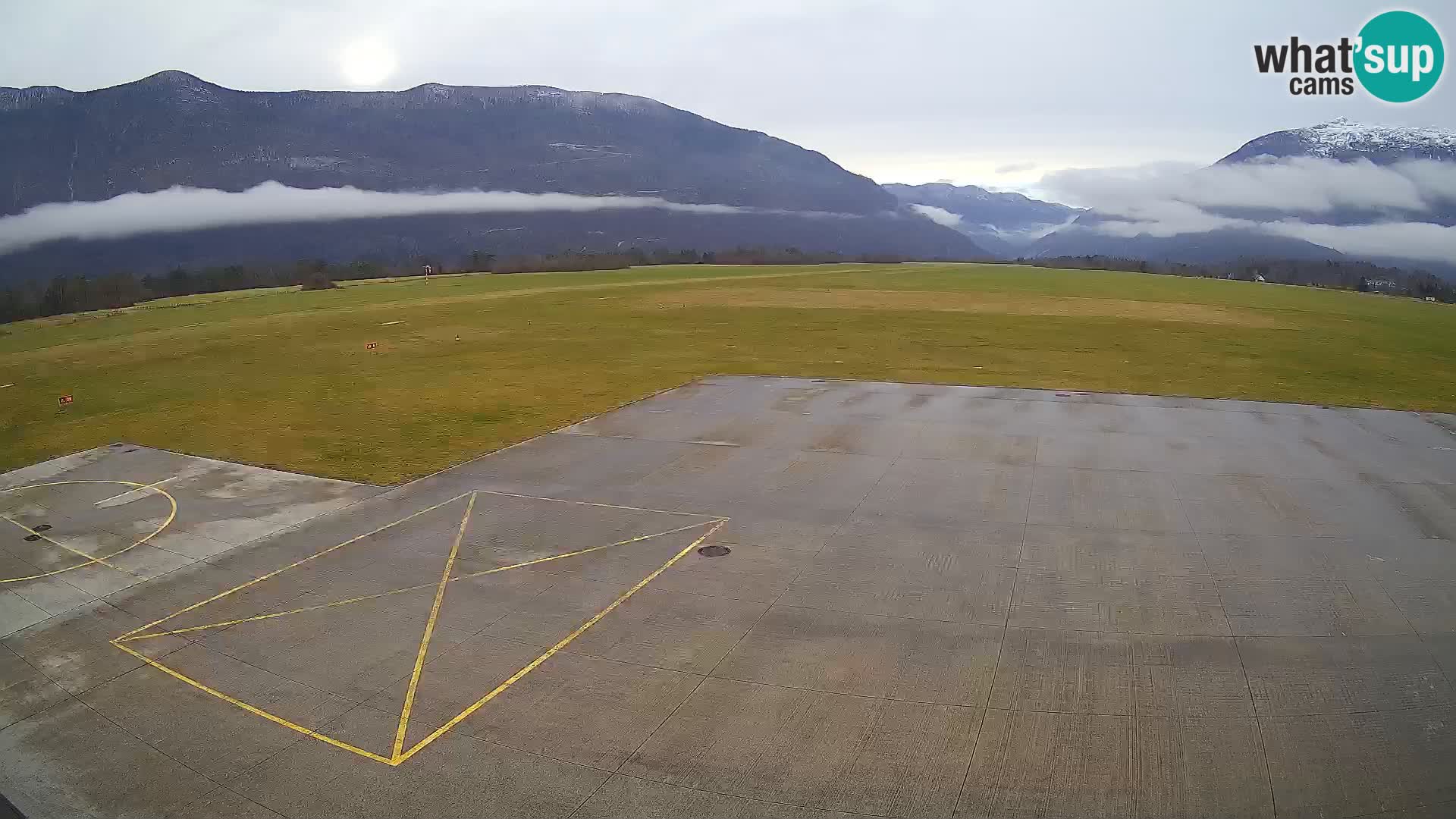 Webcam aereoporto di Bovec (Plezzo) – Vista verso il Kanin