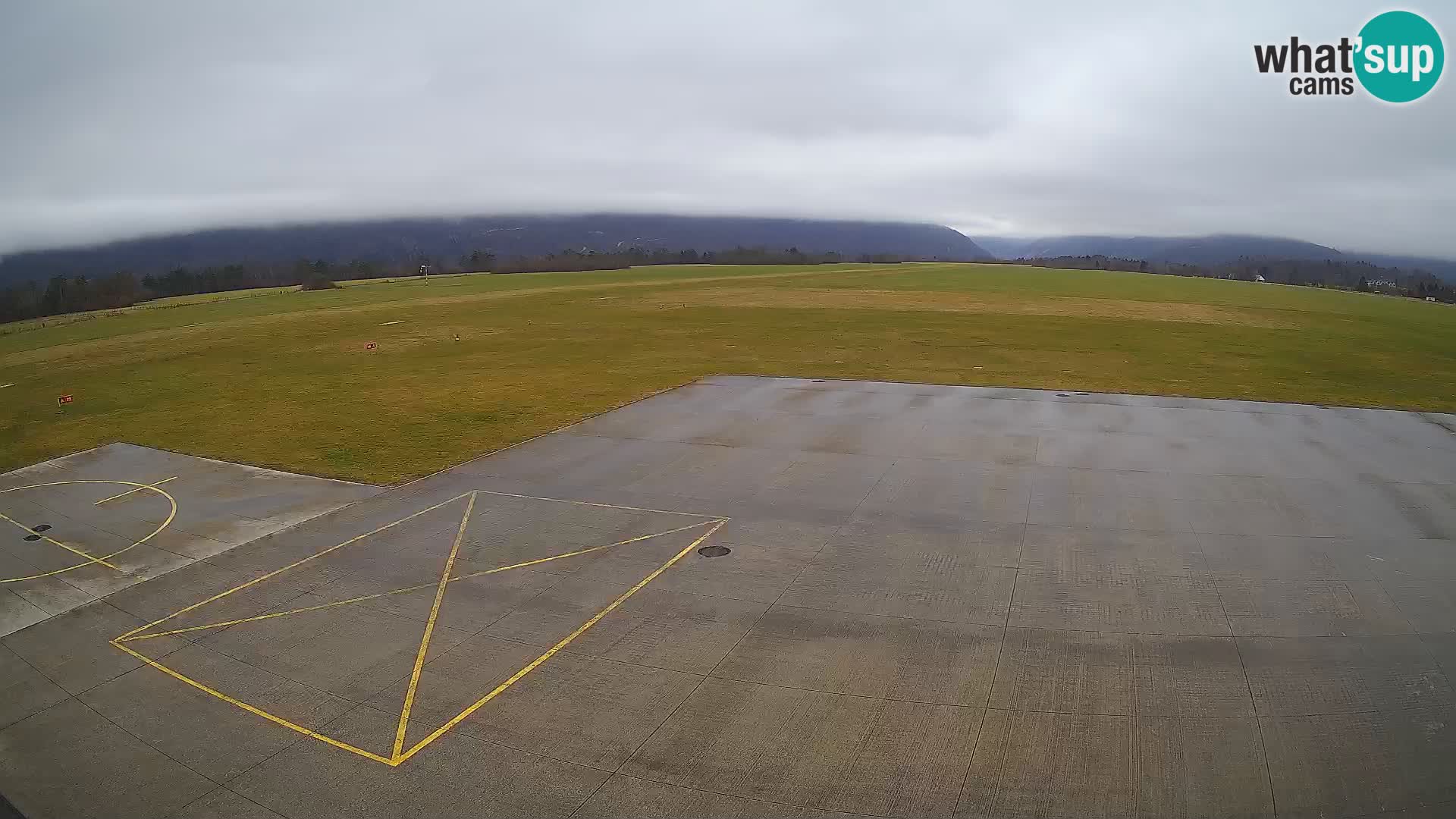 Webcam aereoporto di Bovec (Plezzo) – Vista verso il Kanin