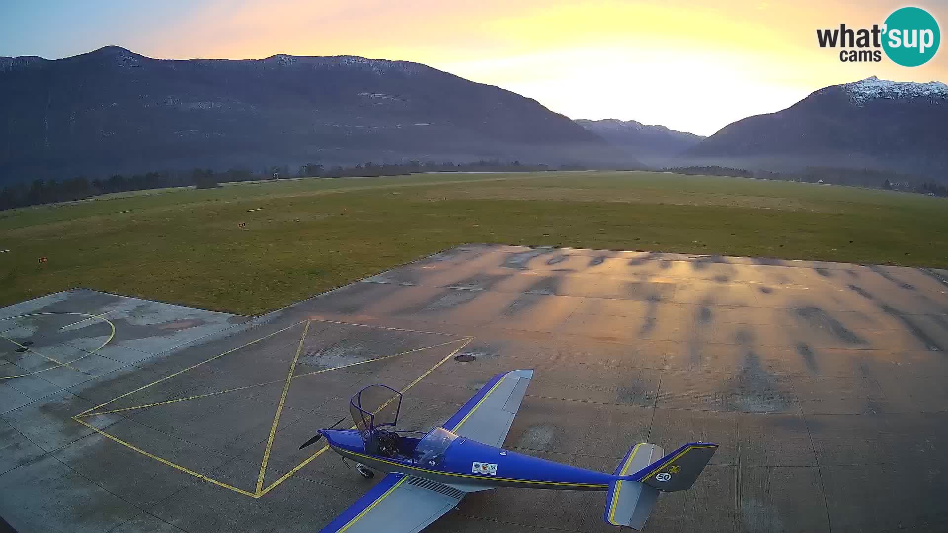 Webcam aereoporto di Bovec (Plezzo) – Vista verso il Kanin