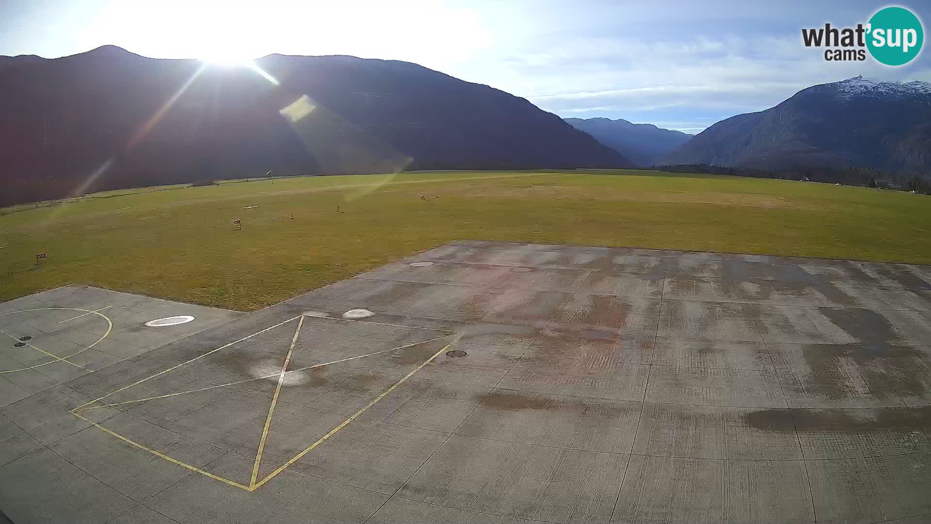 Bovec spletna kamera letališče – Skydive Bovec