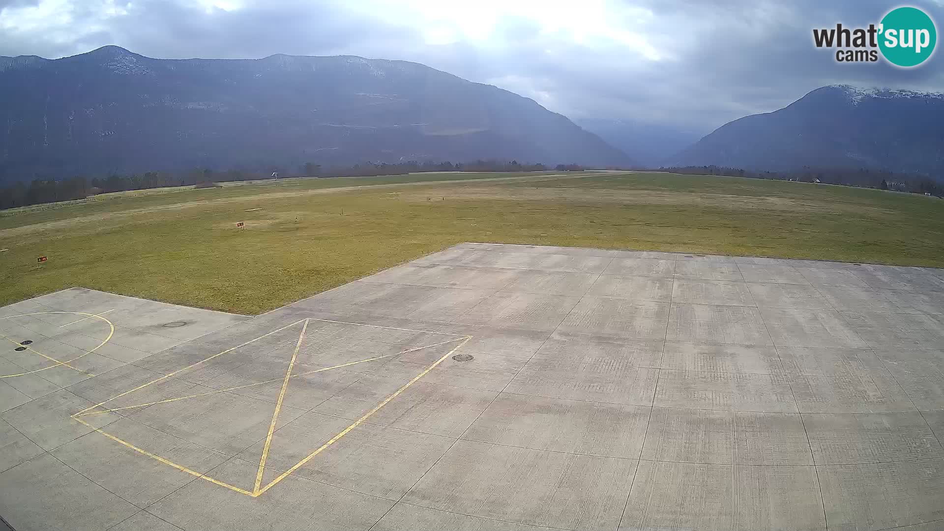 Webcam aereoporto di Bovec (Plezzo) – Vista verso il Kanin