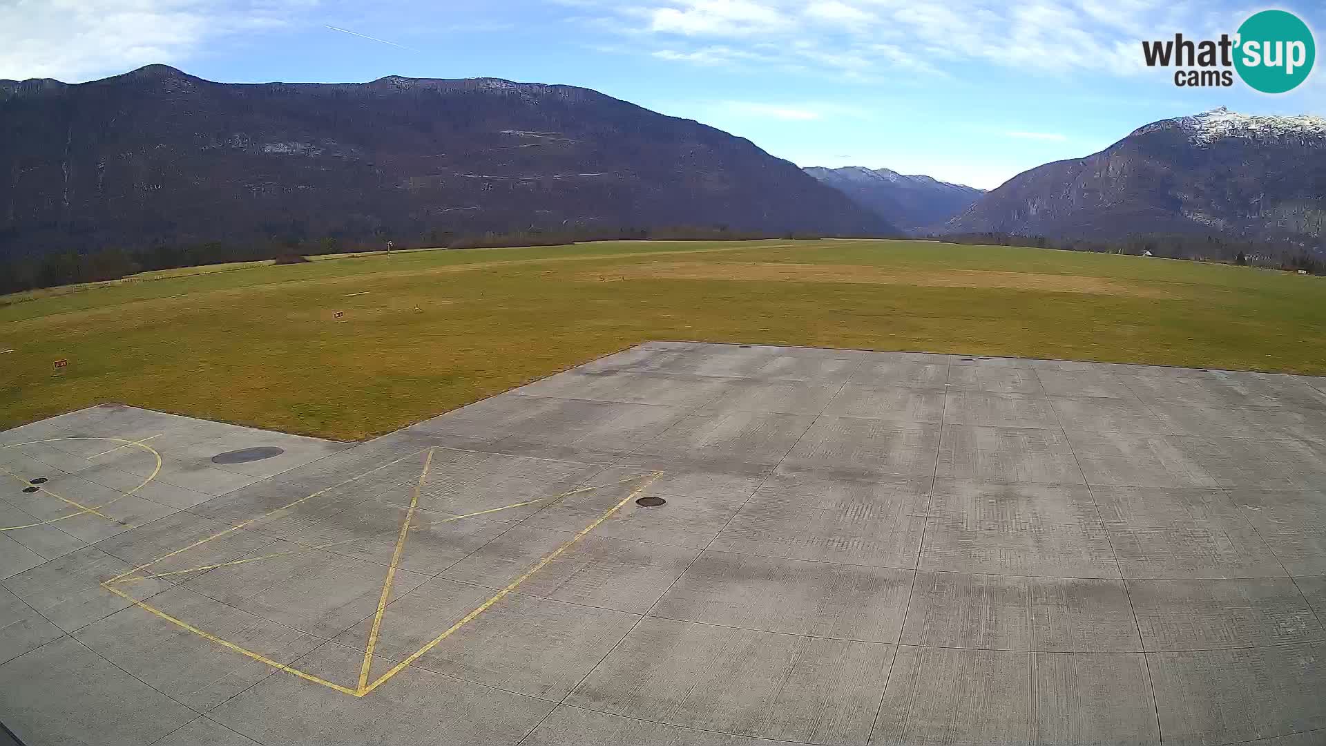 Webcam aereoporto di Bovec (Plezzo) – Vista verso il Kanin