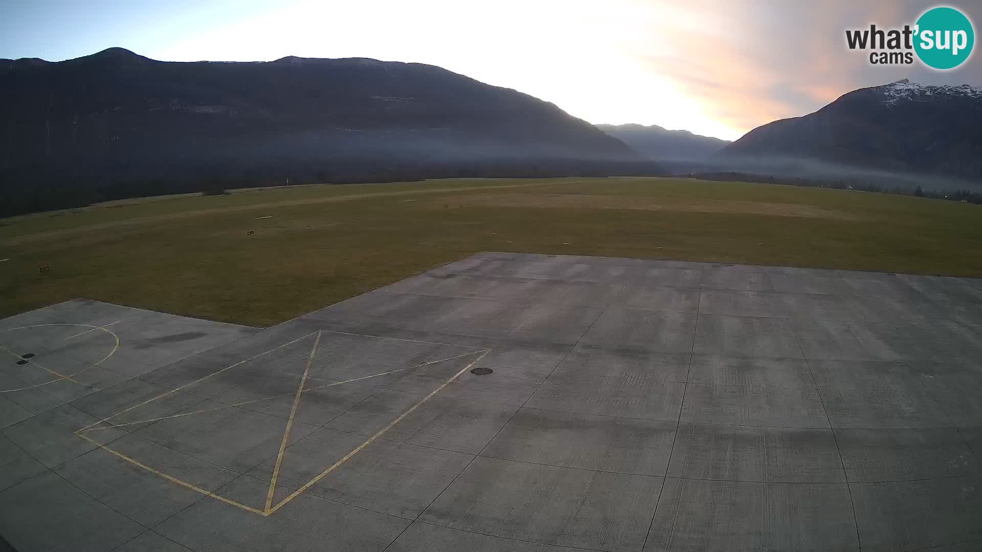 Bovec spletna kamera letališče – Skydive Bovec