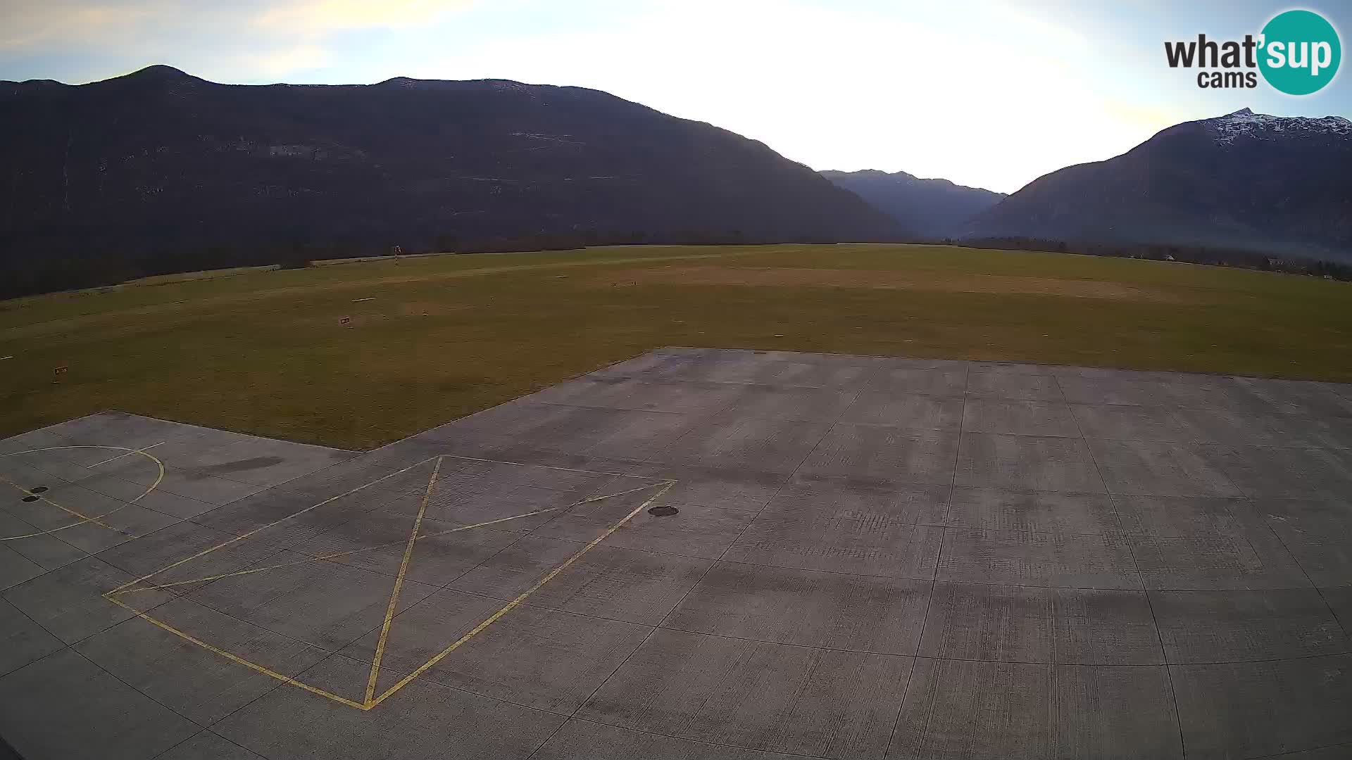 Bovec spletna kamera letališče – Skydive Bovec