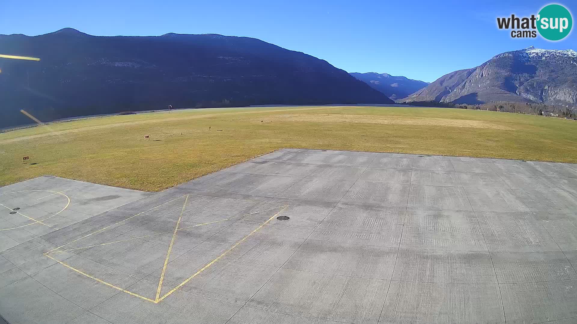 Webcam aereoporto di Bovec (Plezzo) – Vista verso il Kanin