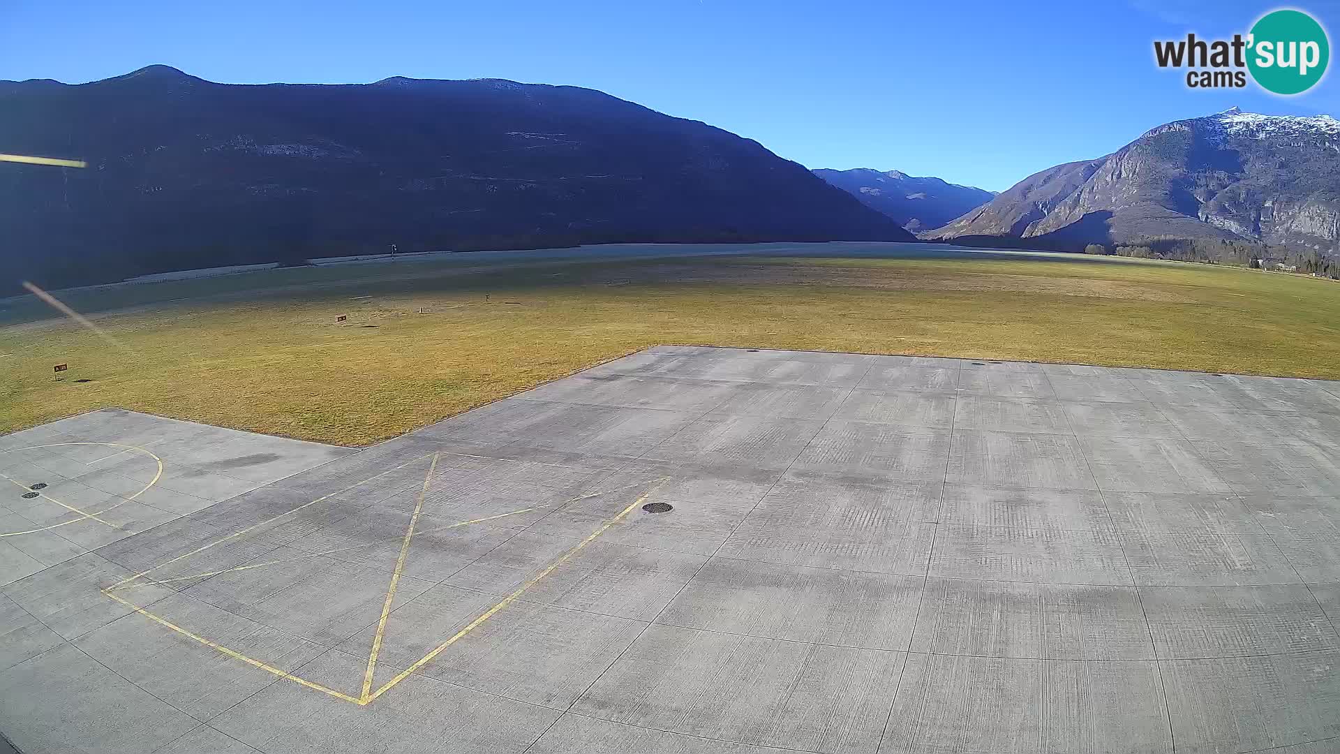 Bovec spletna kamera letališče – Skydive Bovec