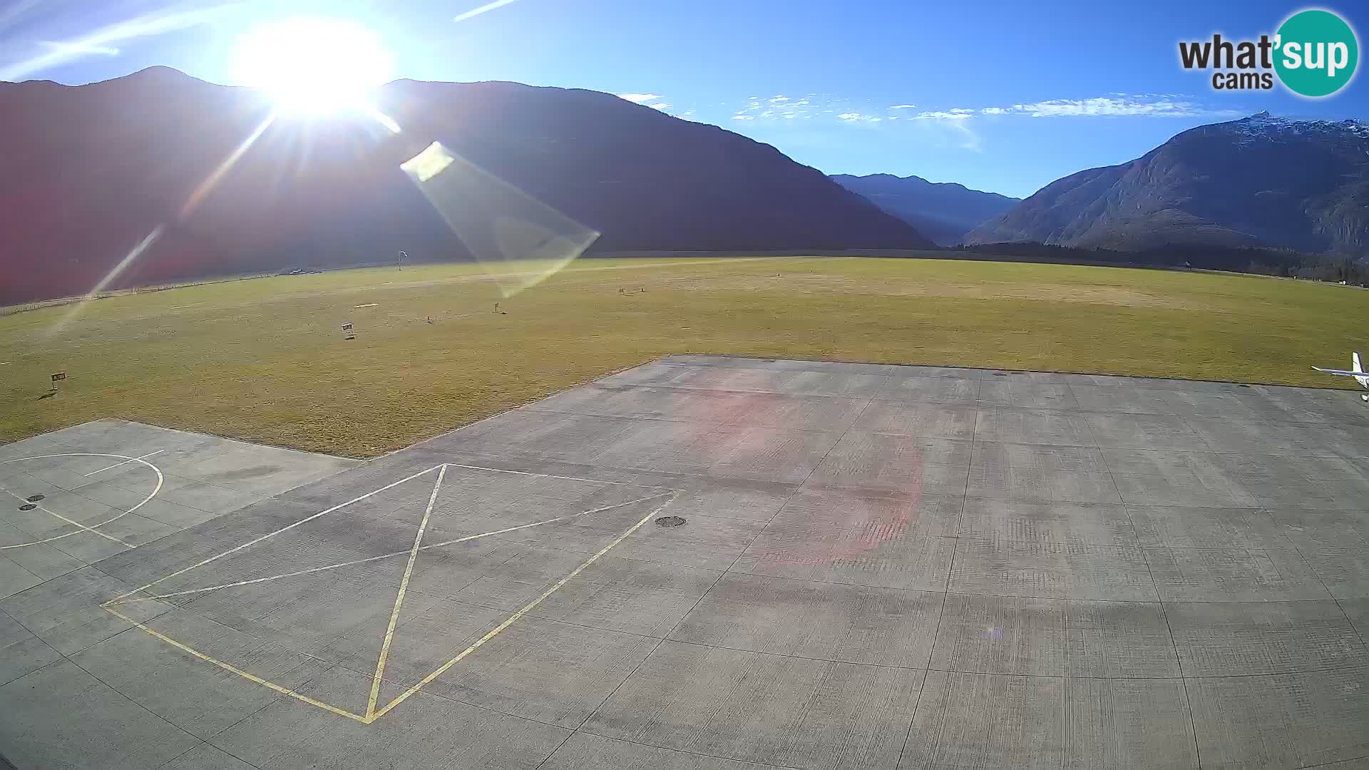 Webcam aereoporto di Bovec (Plezzo) – Vista verso il Kanin