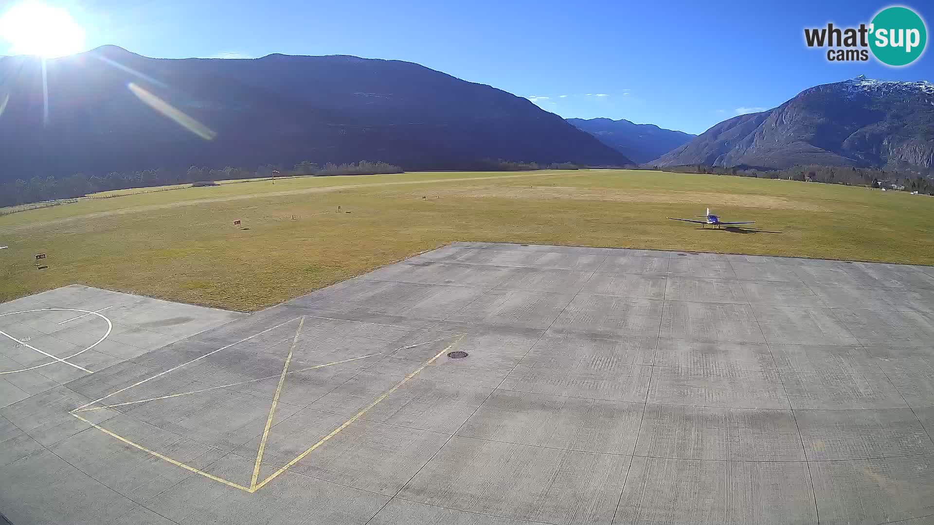 Webcam aereoporto di Bovec (Plezzo) – Vista verso il Kanin