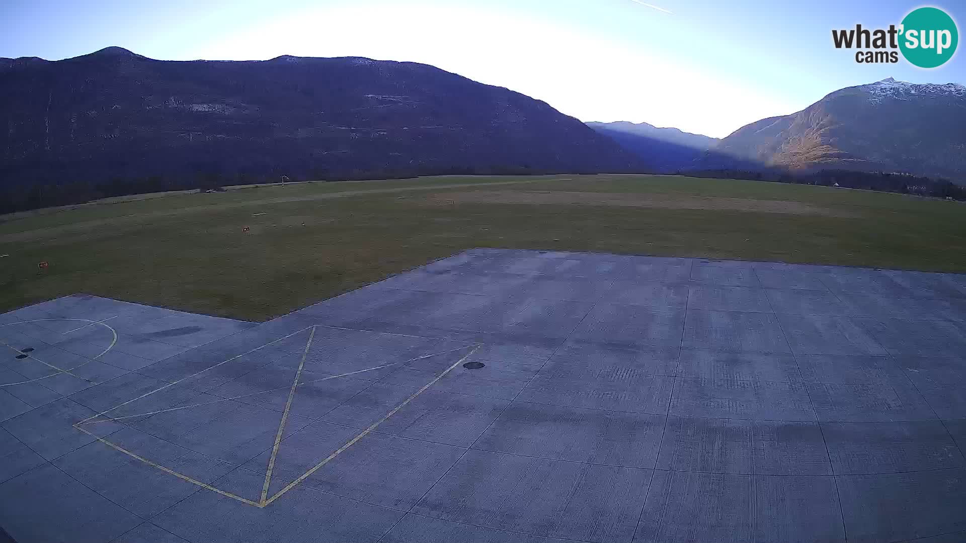 Bovec spletna kamera letališče – Skydive Bovec
