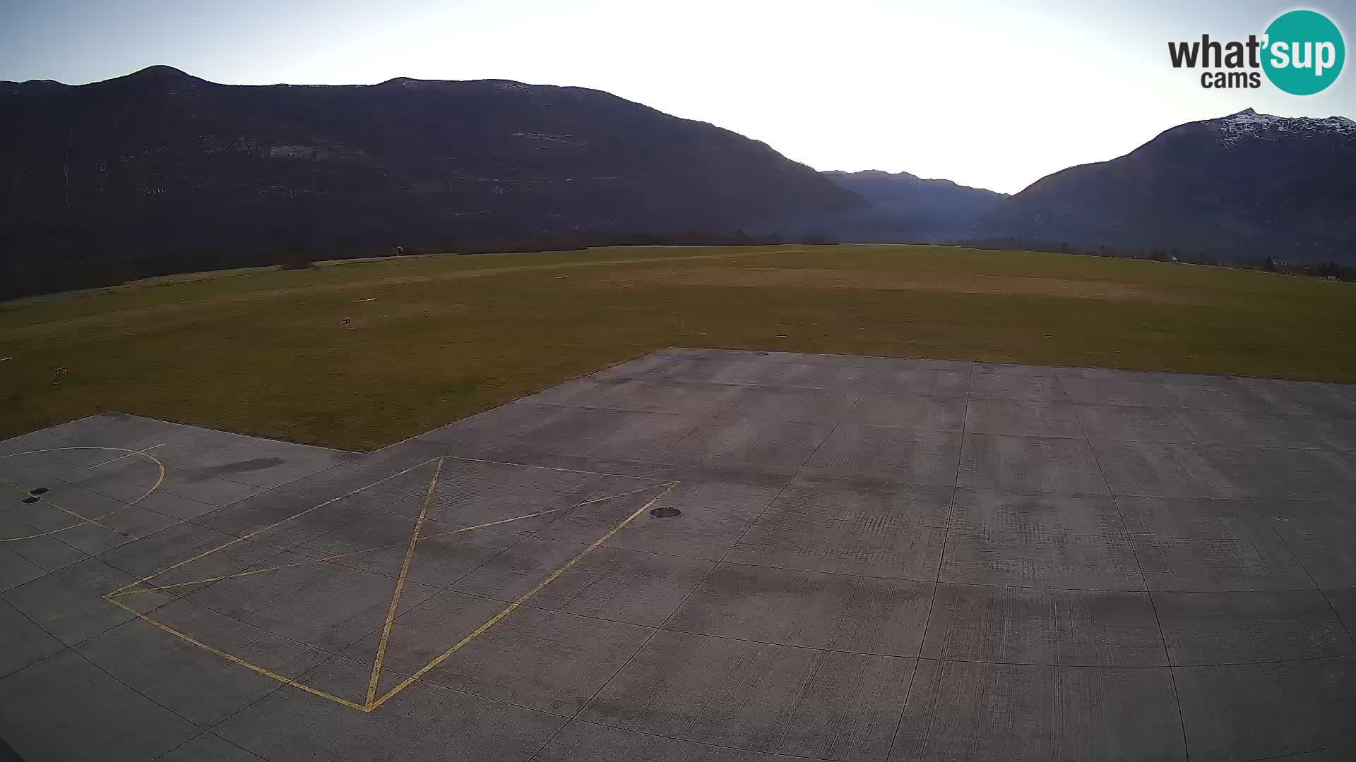 Bovec spletna kamera letališče – Skydive Bovec