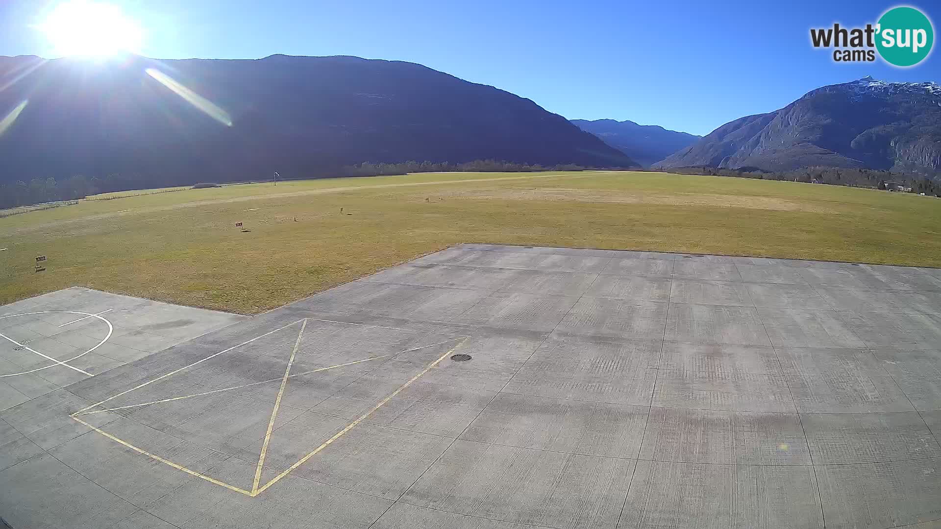 Bovec spletna kamera letališče – Skydive Bovec
