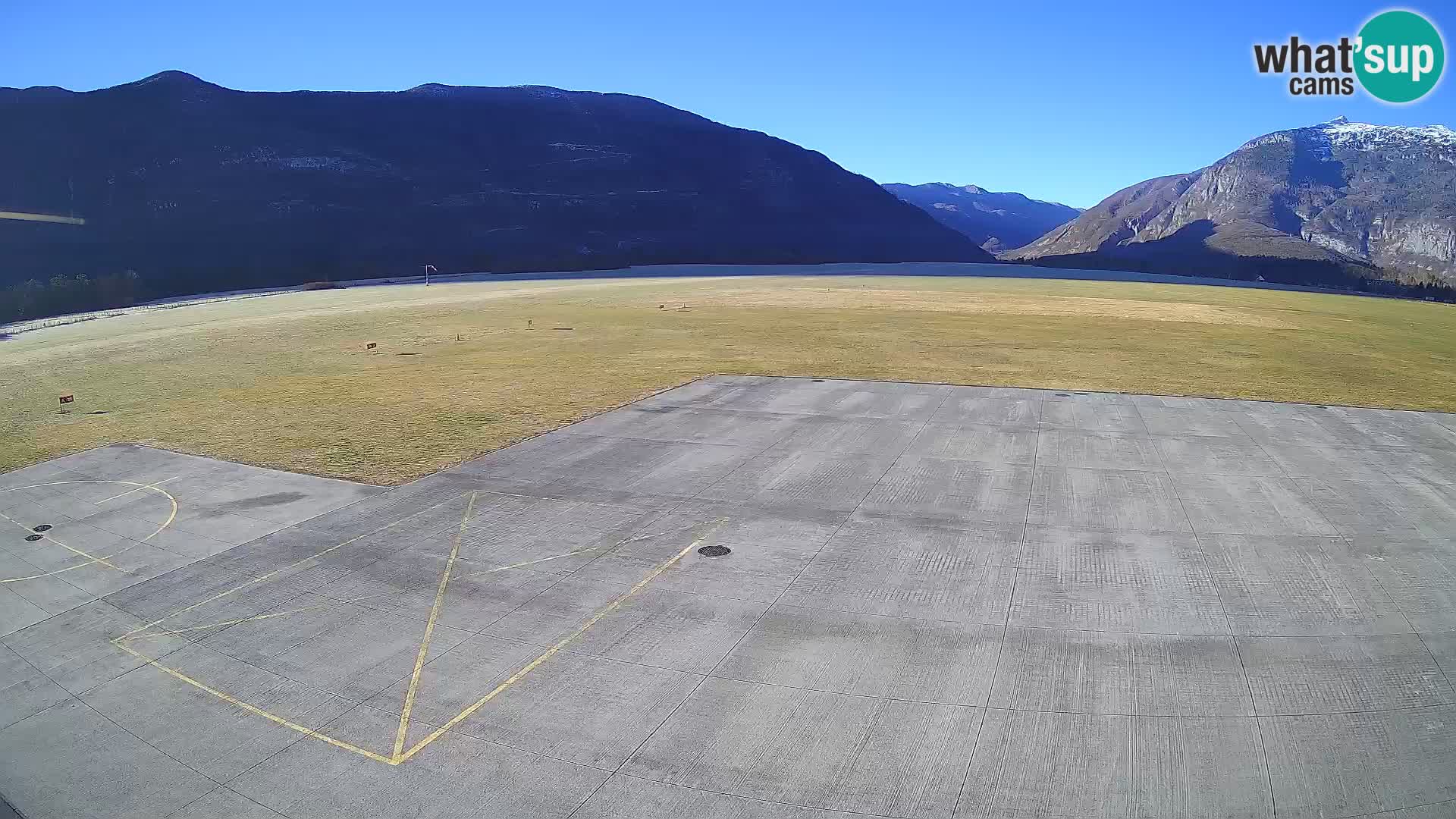 Webcam aereoporto di Bovec (Plezzo) – Vista verso il Kanin