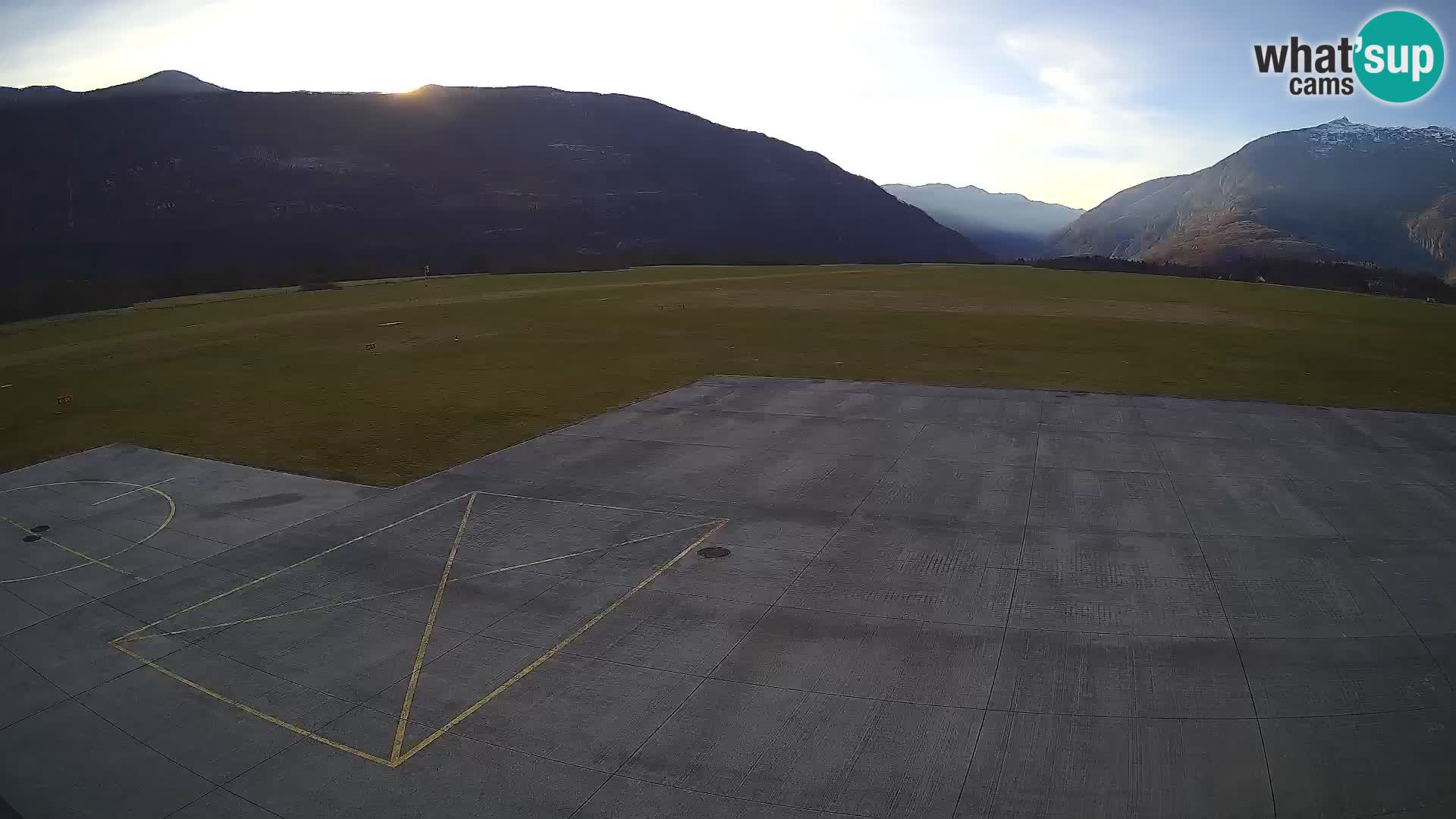 Webcam aereoporto di Bovec (Plezzo) – Vista verso il Kanin