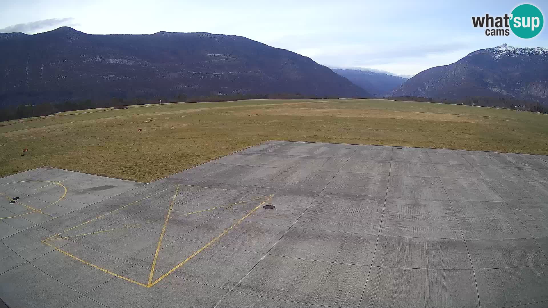 Webcam aereoporto di Bovec (Plezzo) – Vista verso il Kanin