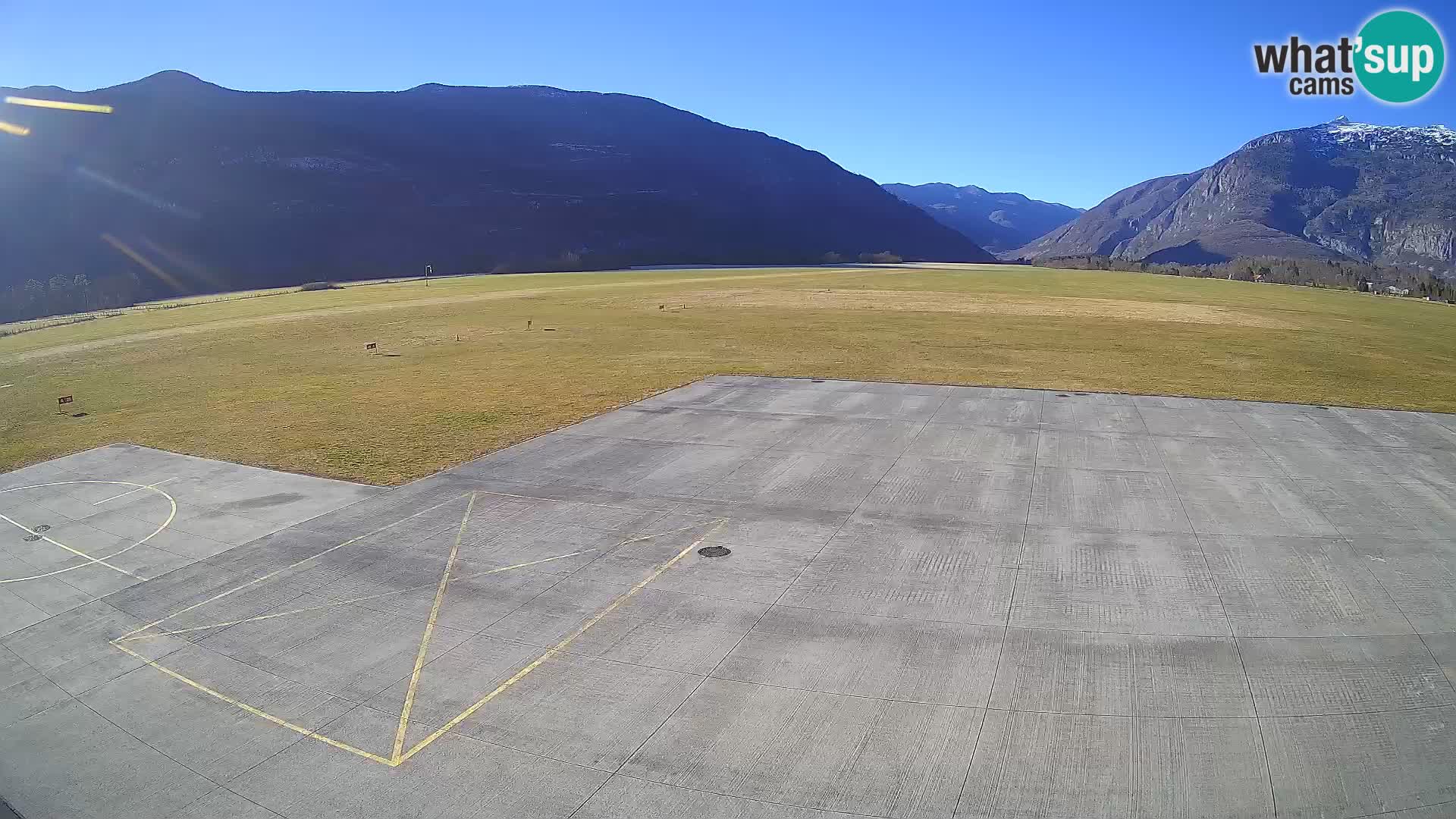 Webcam aereoporto di Bovec (Plezzo) – Vista verso il Kanin