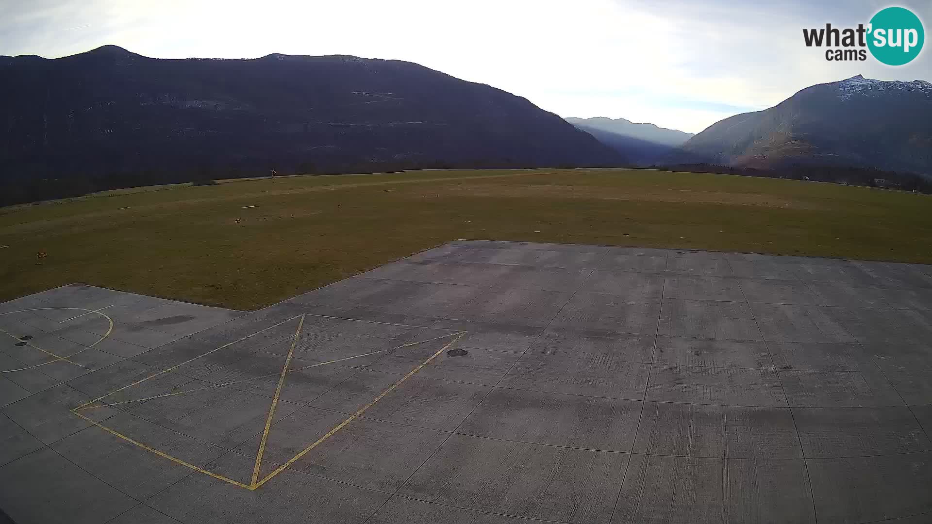 Webcam aereoporto di Bovec (Plezzo) – Vista verso il Kanin