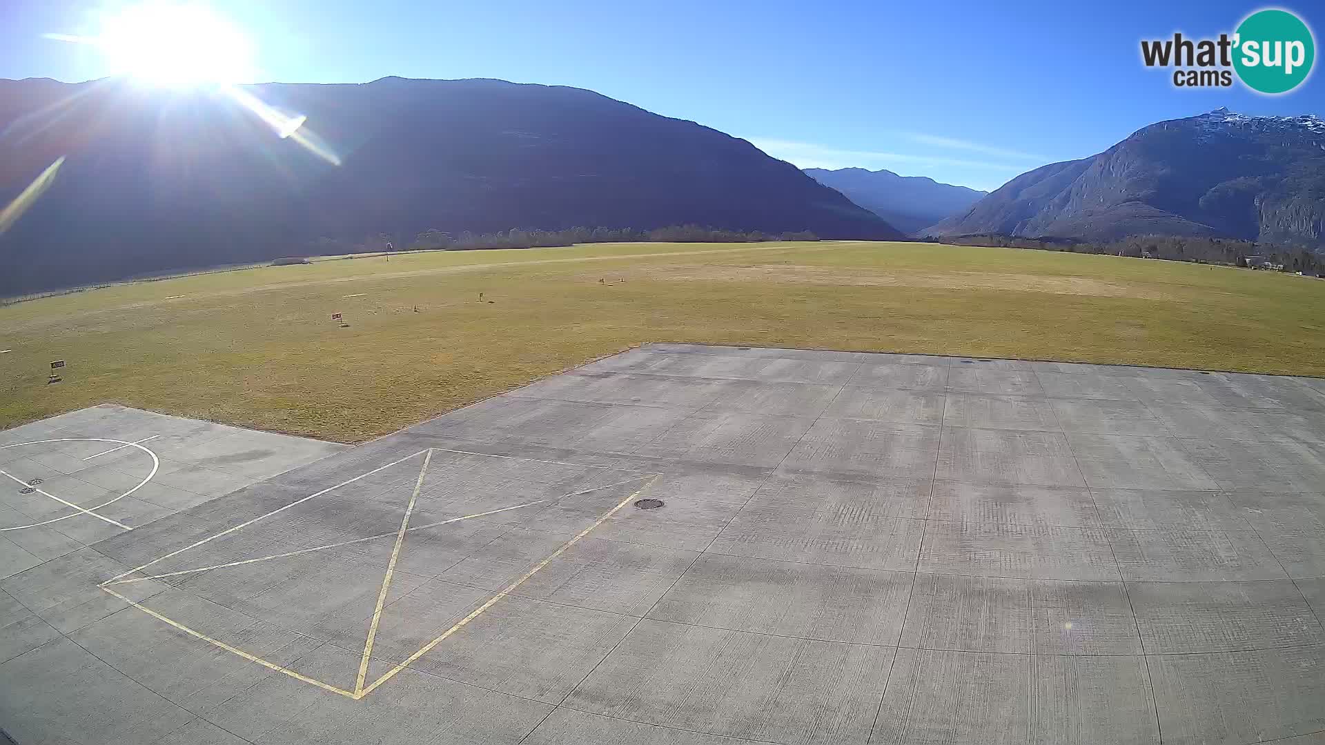 Bovec spletna kamera letališče – Skydive Bovec