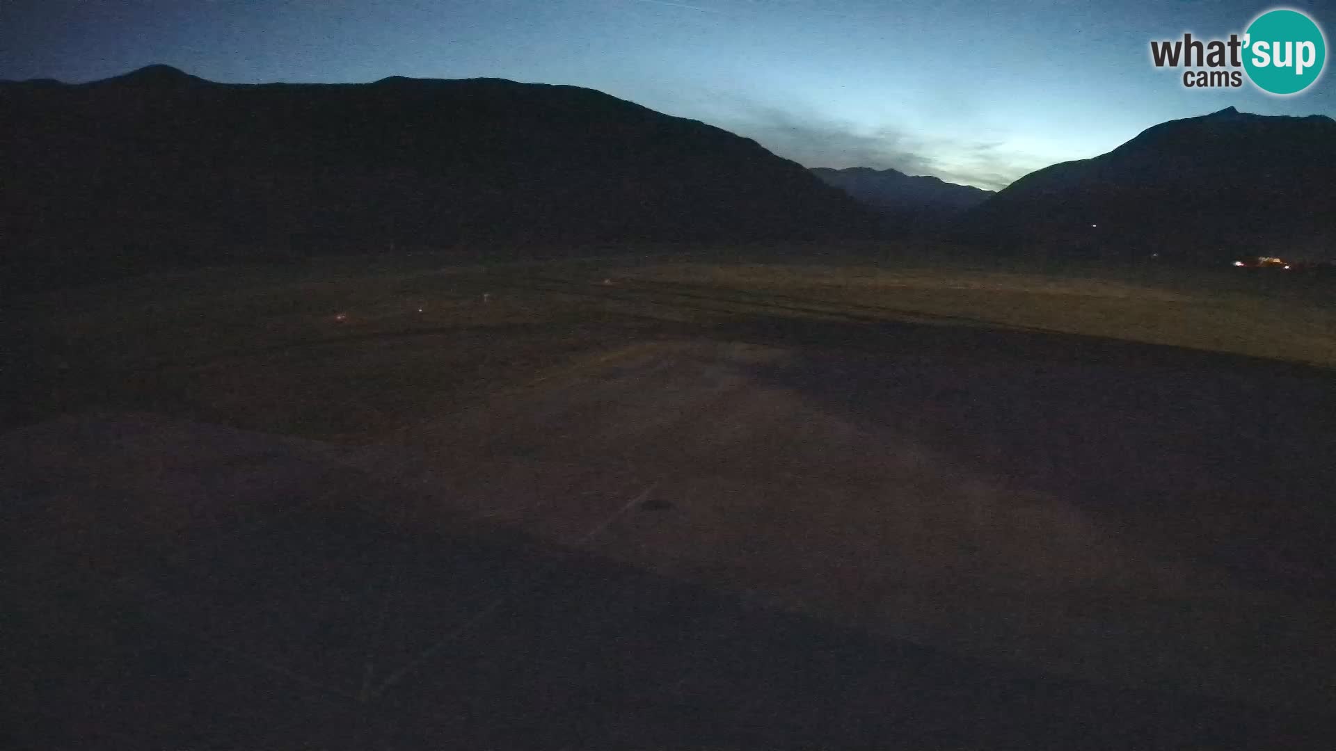 Webcam aereoporto di Bovec (Plezzo) – Vista verso il Kanin