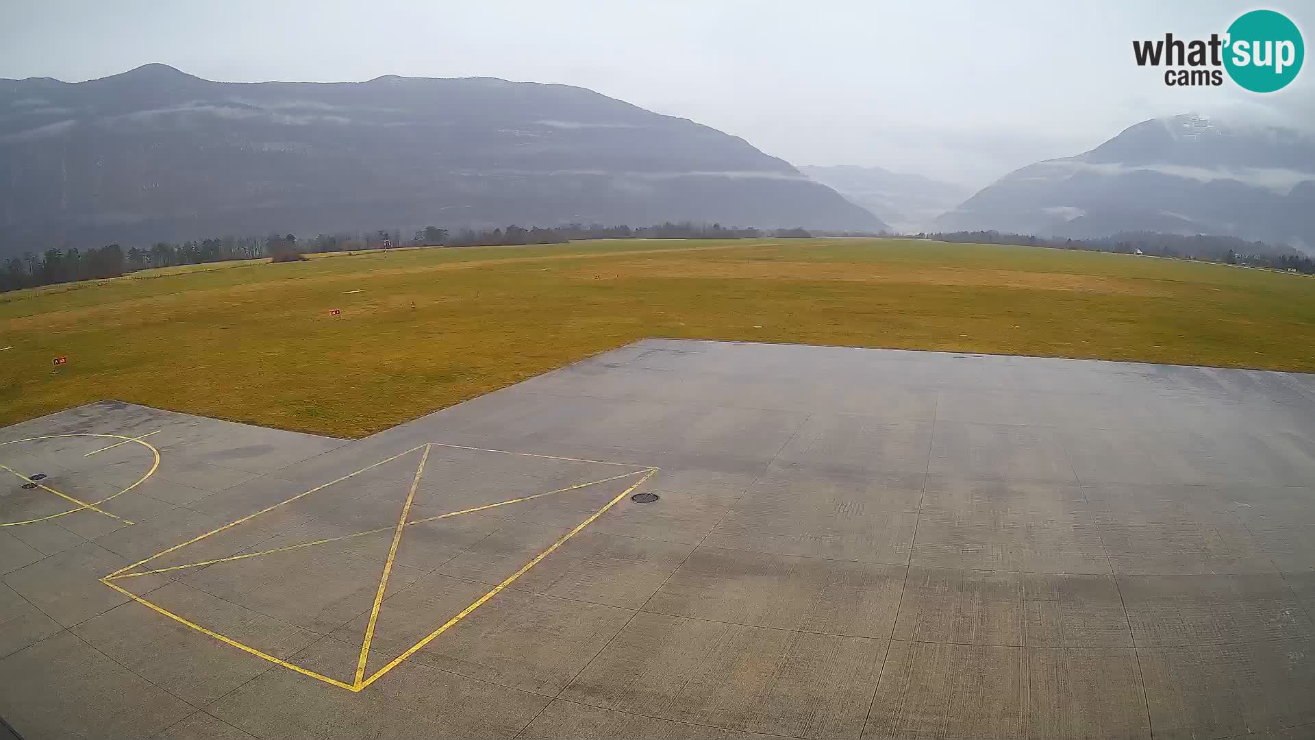 Webcam aereoporto di Bovec (Plezzo) – Vista verso il Kanin