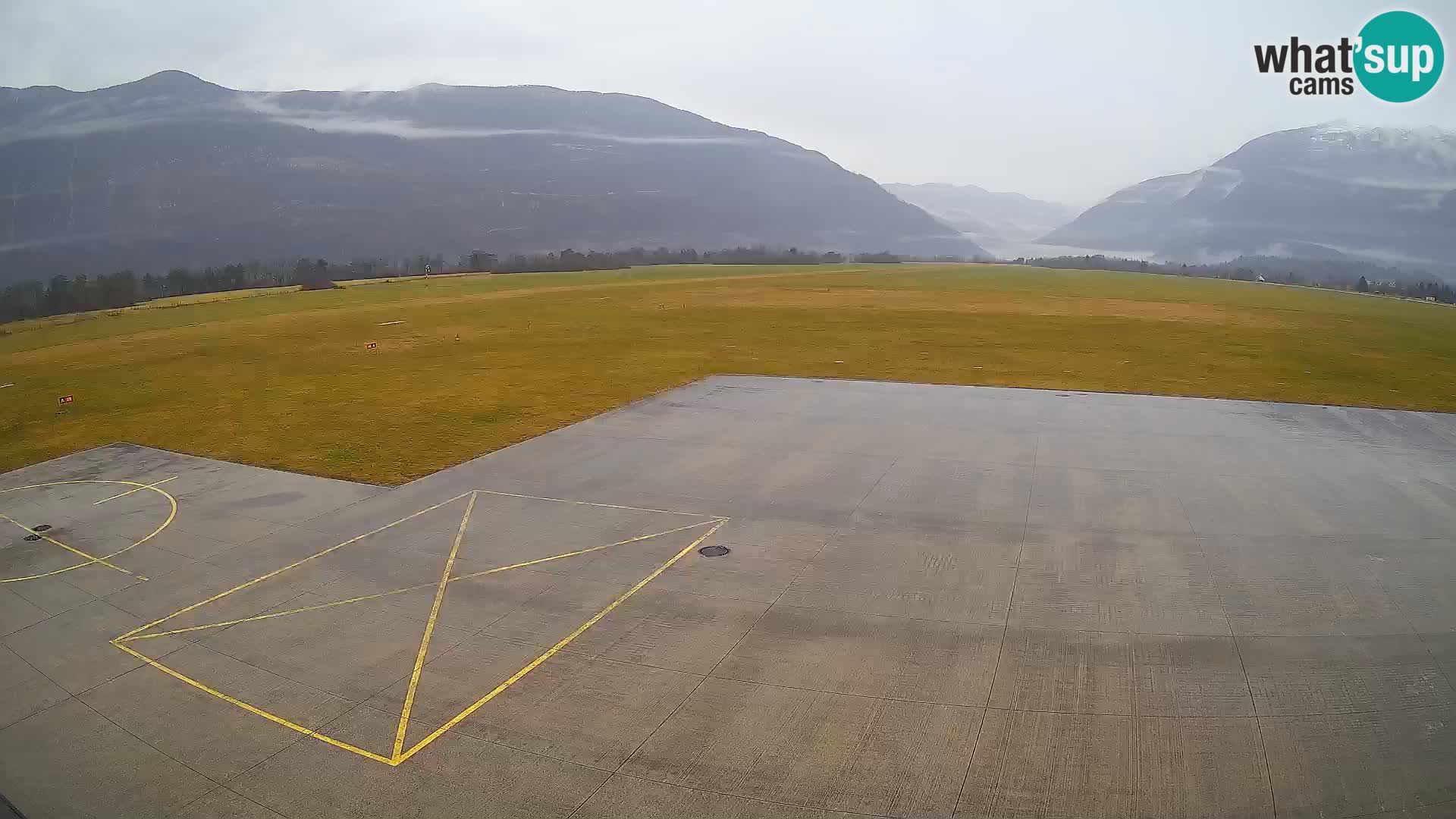 Webcam aereoporto di Bovec (Plezzo) – Vista verso il Kanin