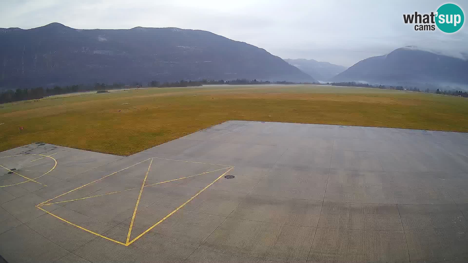 Webcam aereoporto di Bovec (Plezzo) – Vista verso il Kanin