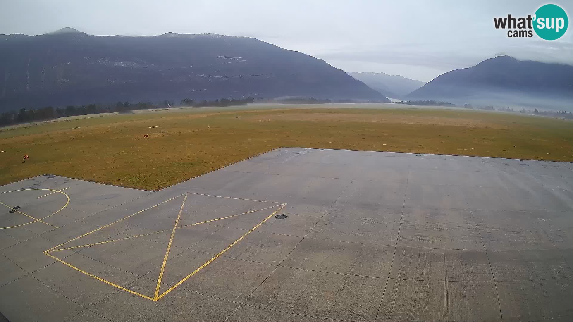 Webcam aereoporto di Bovec (Plezzo) – Vista verso il Kanin