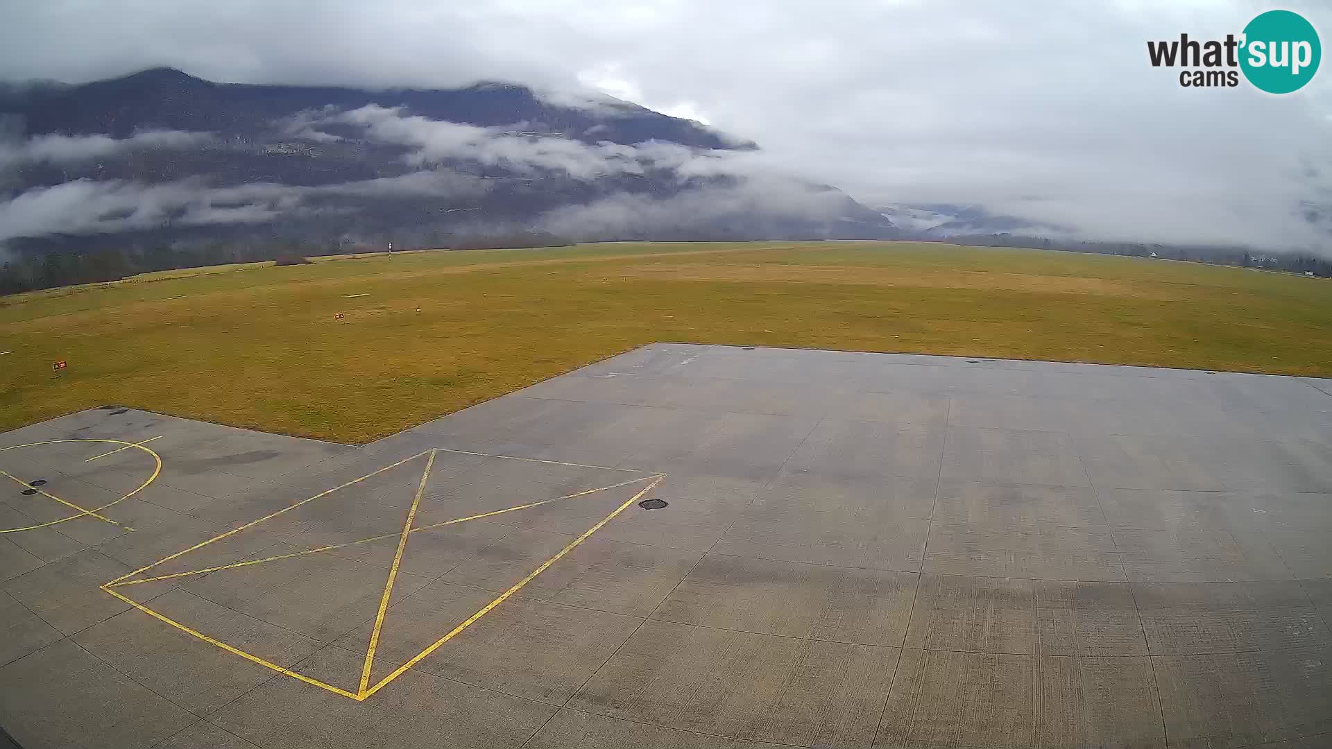 Webcam aereoporto di Bovec (Plezzo) – Vista verso il Kanin