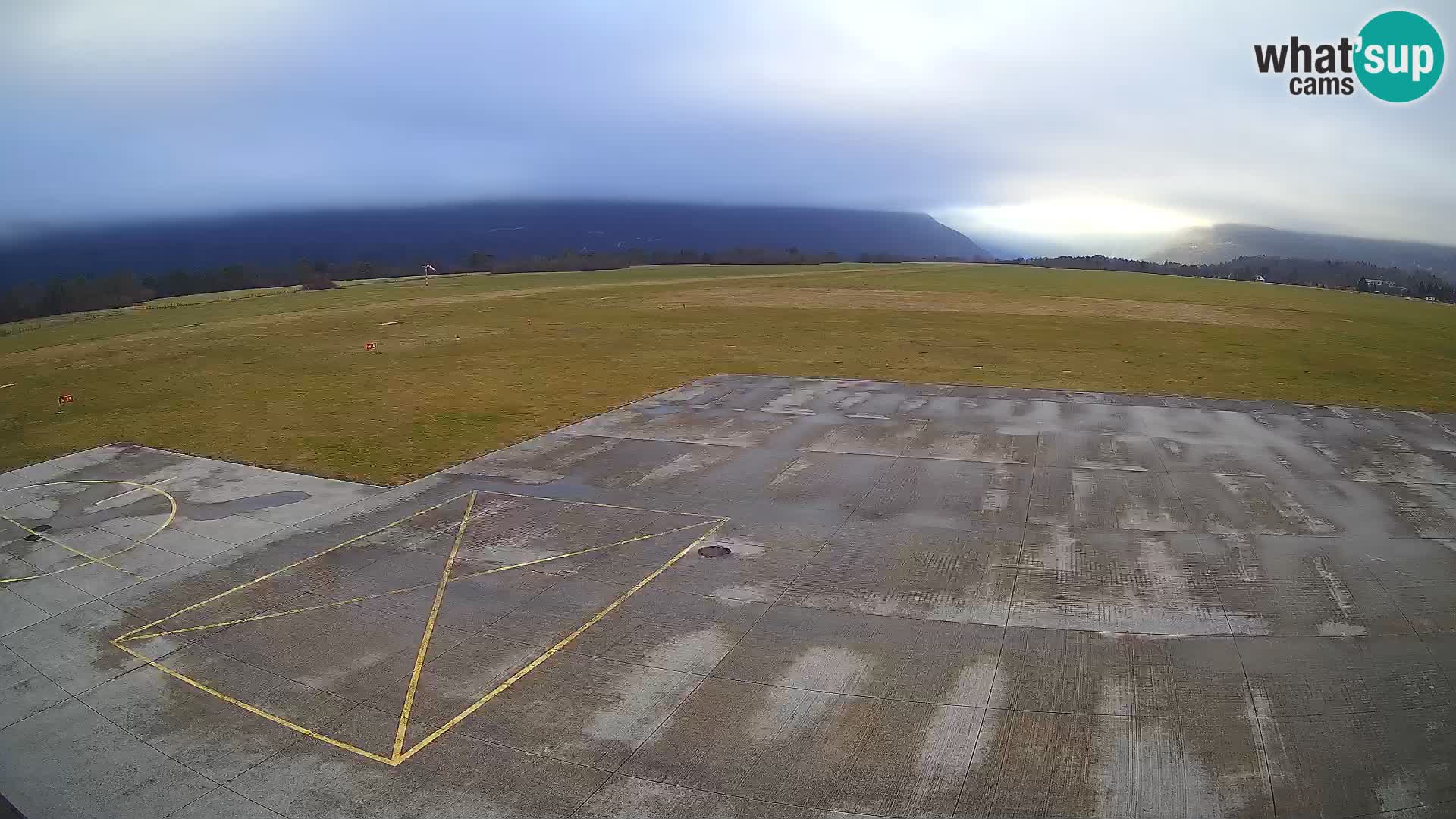 Webcam aereoporto di Bovec (Plezzo) – Vista verso il Kanin