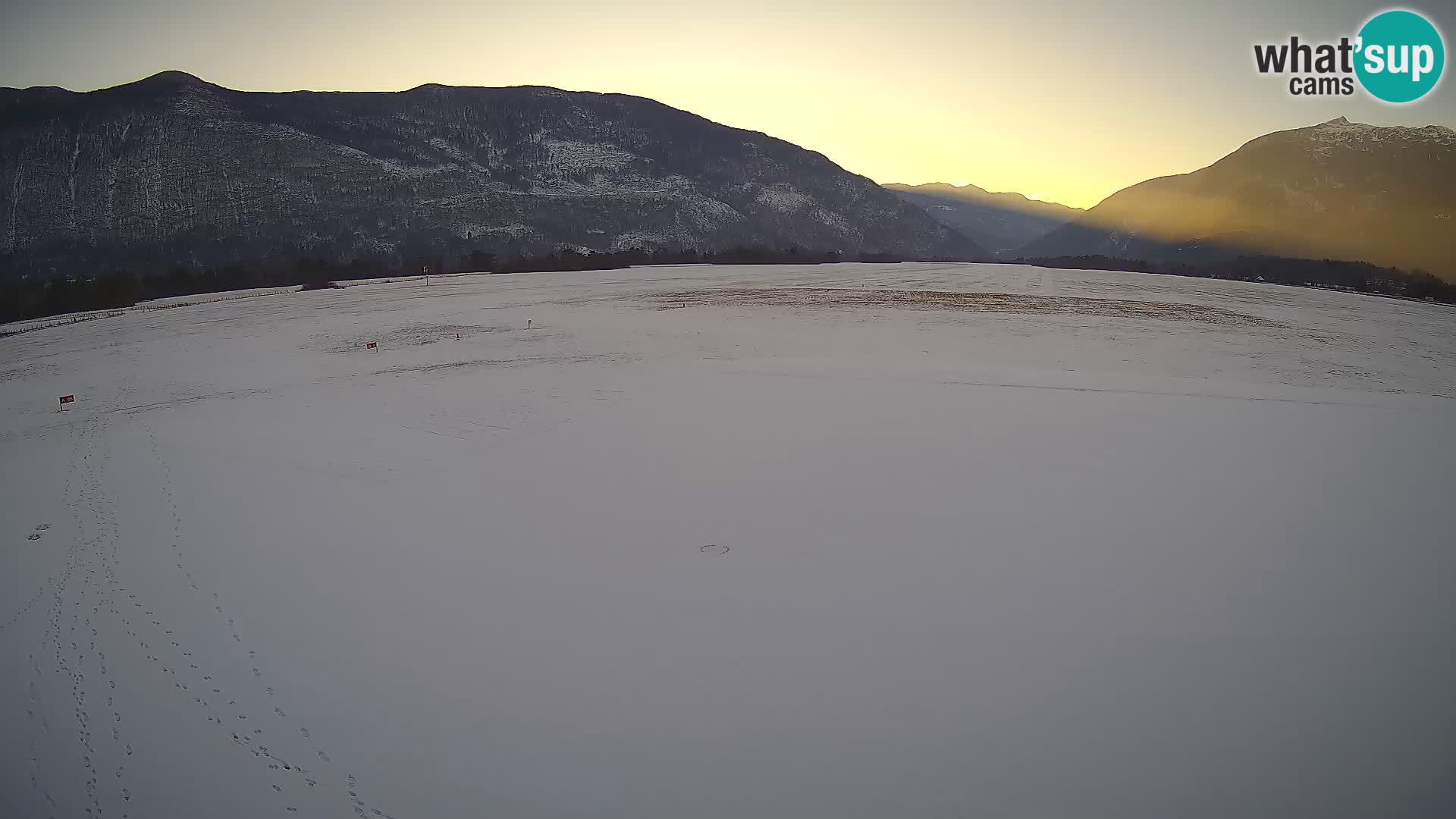 Bovec spletna kamera letališče – Skydive Bovec