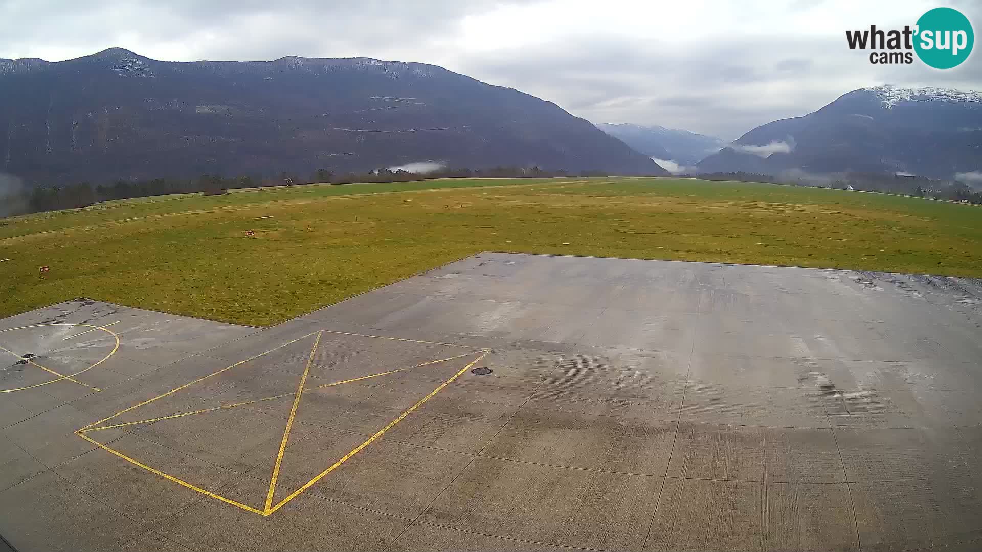 Webcam aereoporto di Bovec (Plezzo) – Vista verso il Kanin