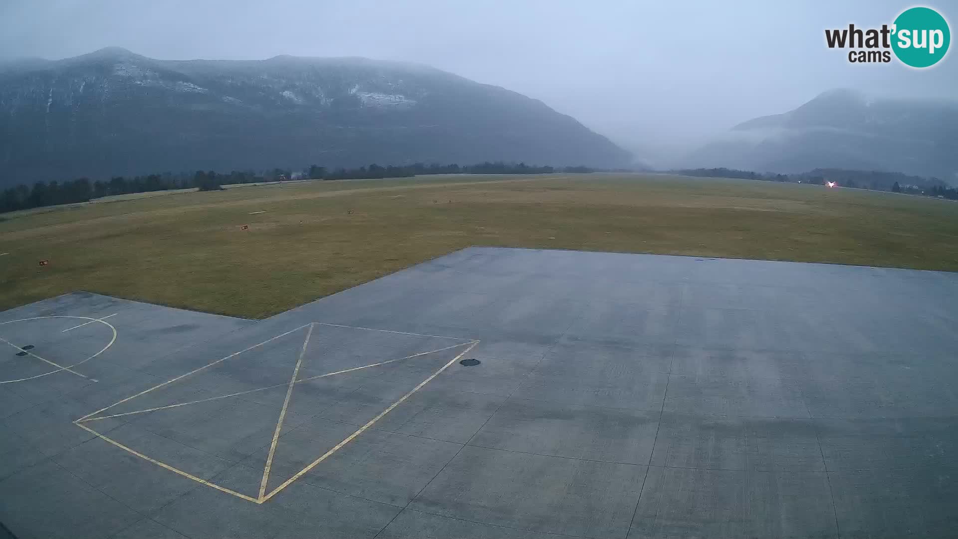 Webcam aereoporto di Bovec (Plezzo) – Vista verso il Kanin