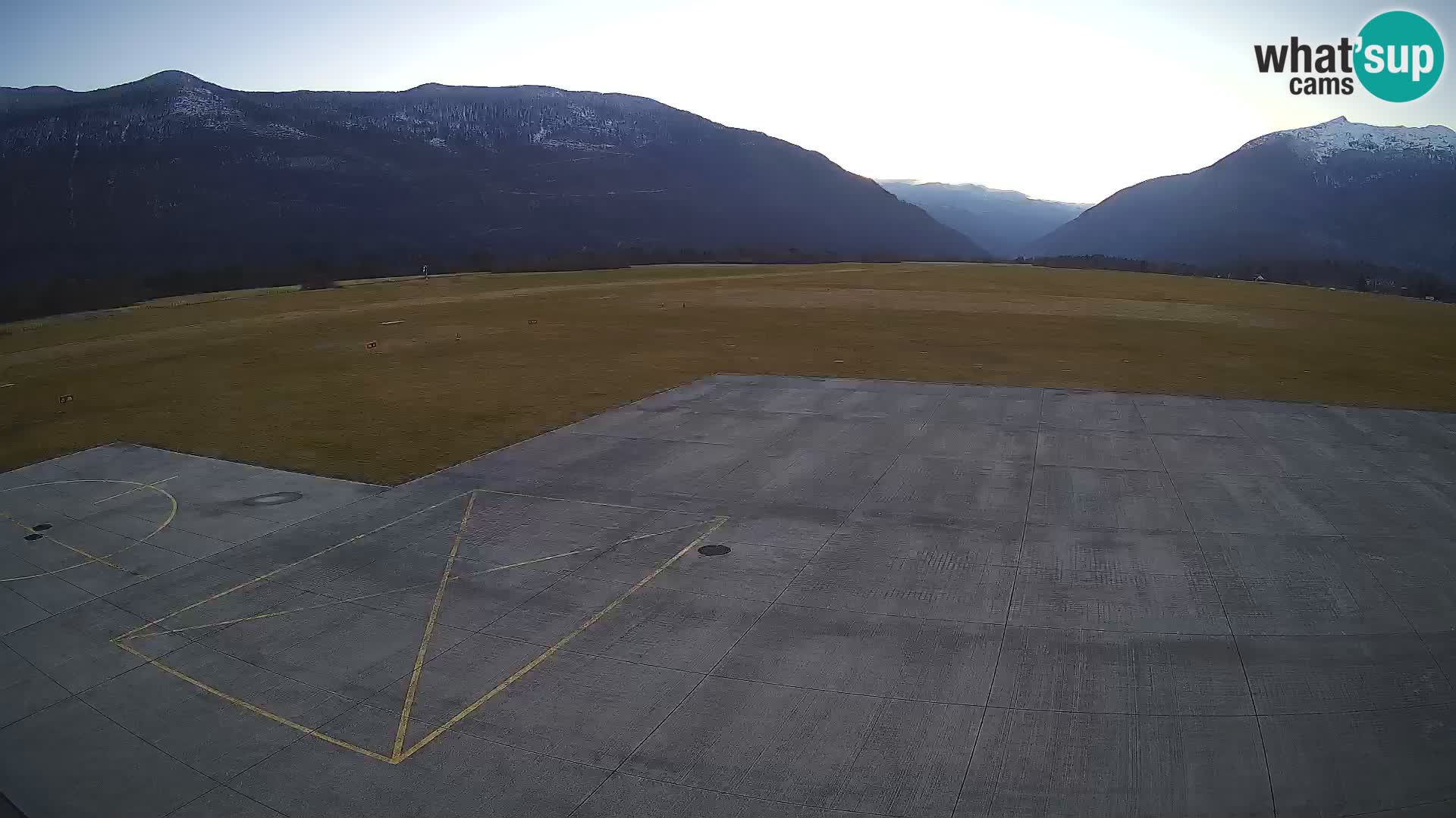 Bovec spletna kamera letališče – Skydive Bovec