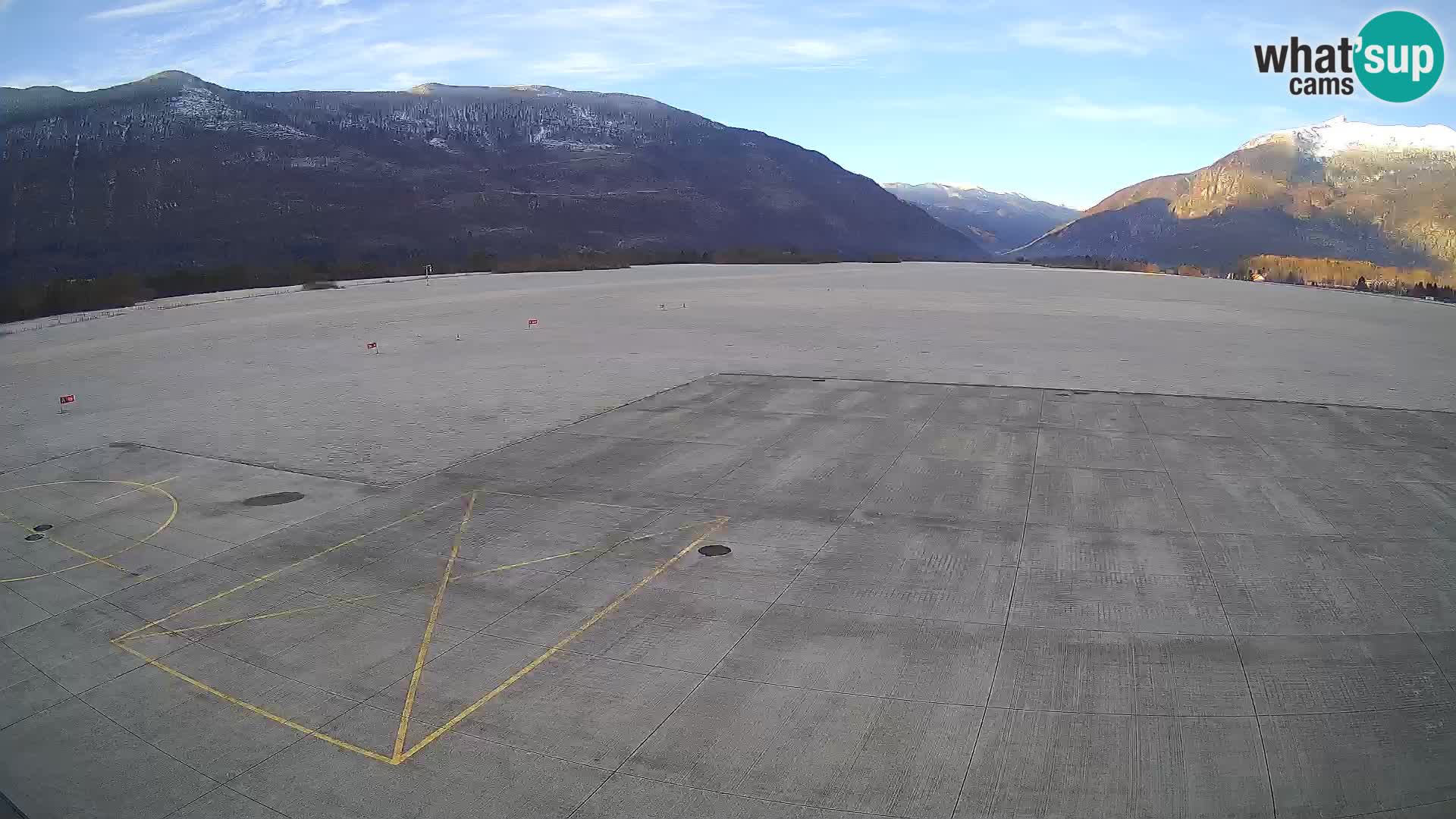 Webcam aereoporto di Bovec (Plezzo) – Vista verso il Kanin