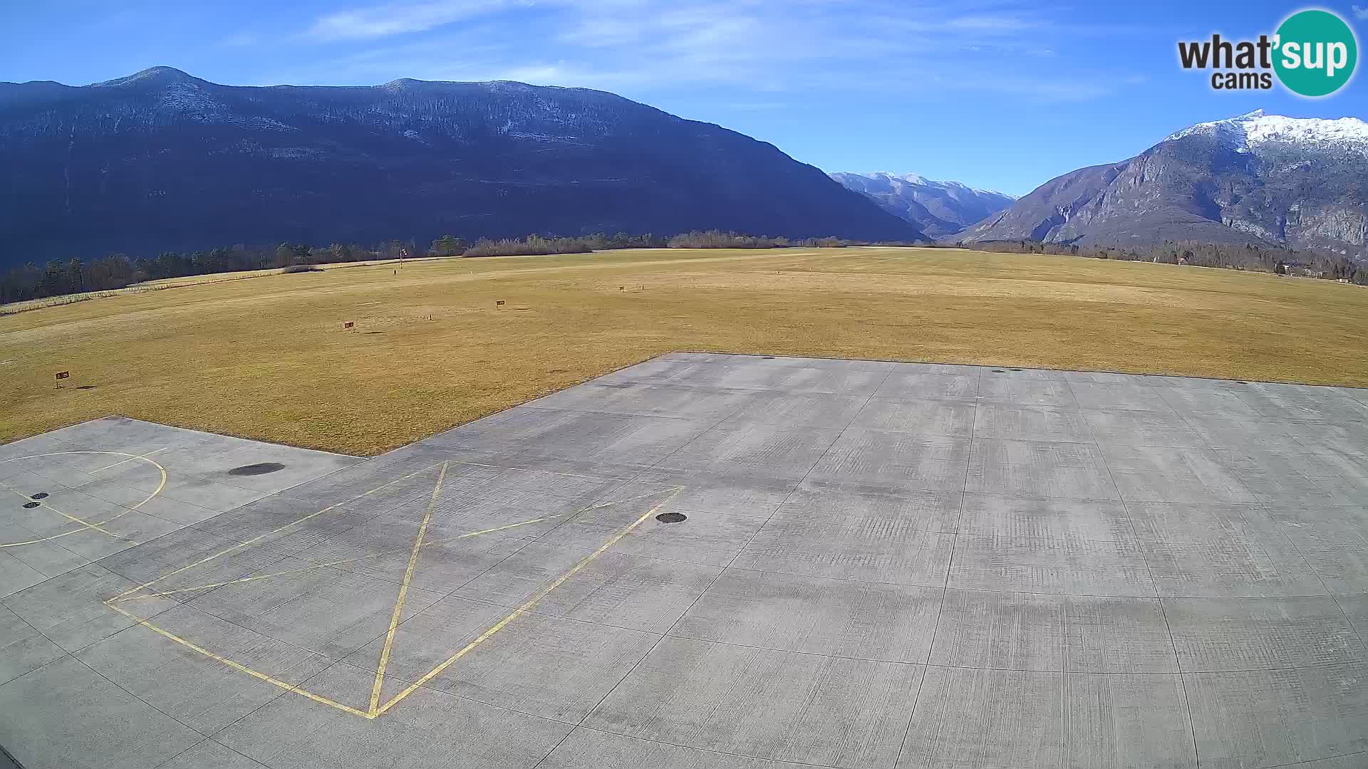 Webcam aereoporto di Bovec (Plezzo) – Vista verso il Kanin