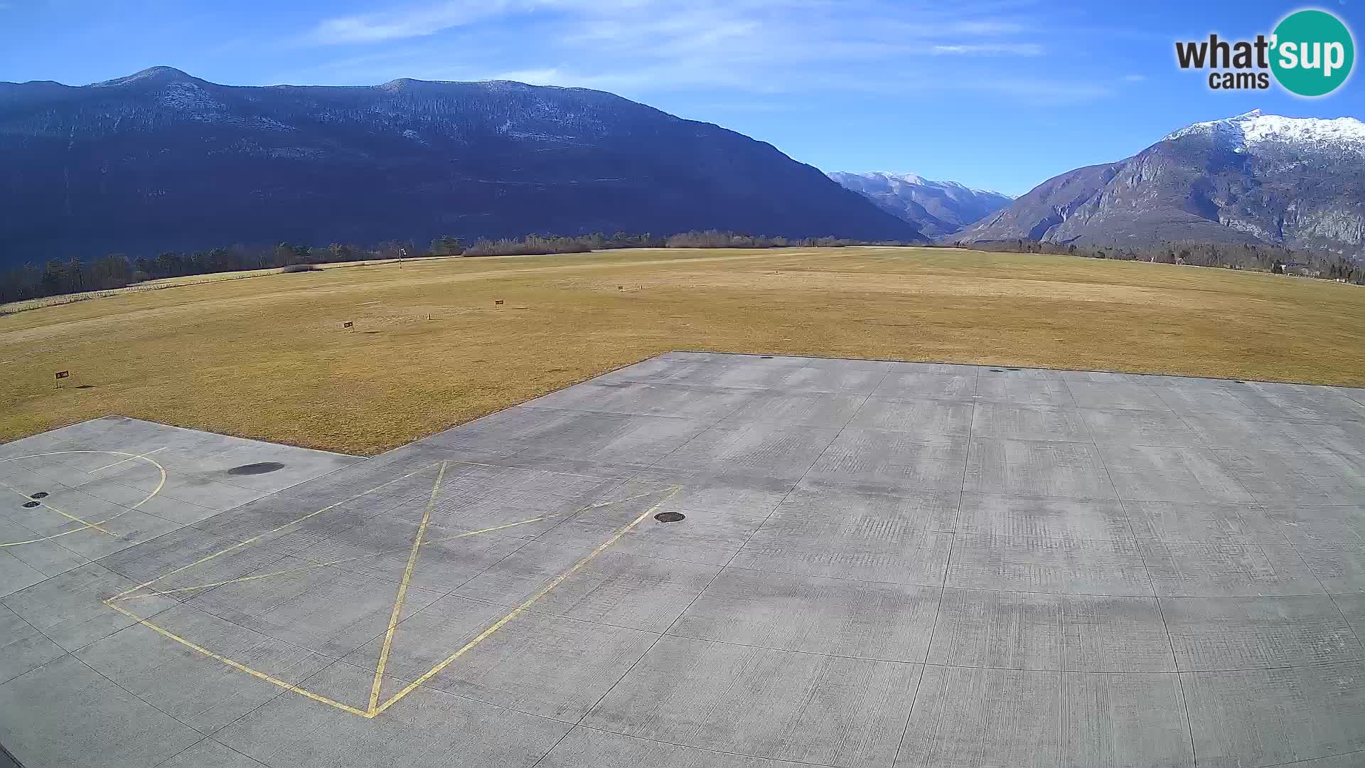 Webcam aereoporto di Bovec (Plezzo) – Vista verso il Kanin