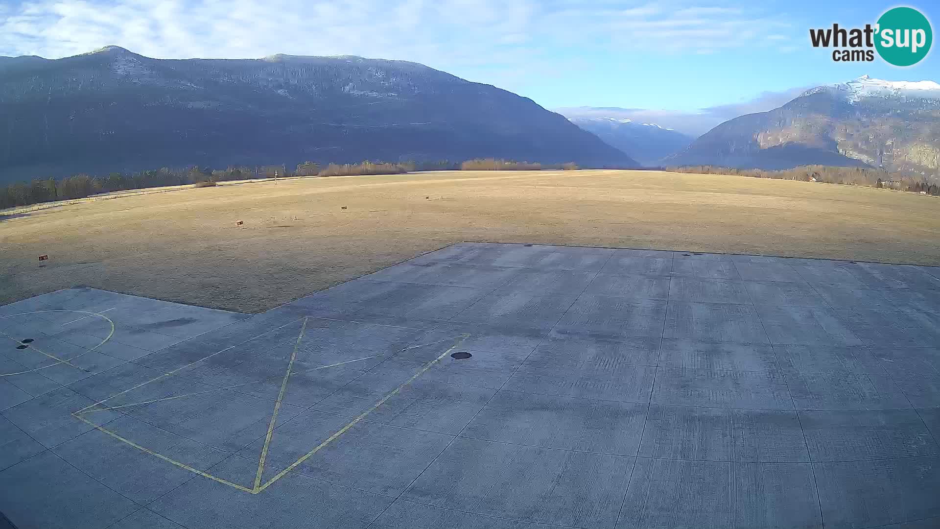 Webcam aereoporto di Bovec (Plezzo) – Vista verso il Kanin
