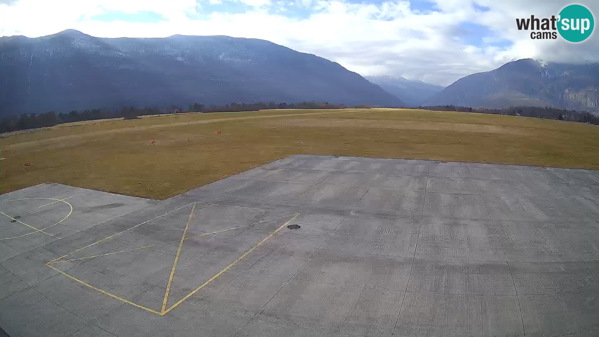 Webcam aereoporto di Bovec (Plezzo) – Vista verso il Kanin