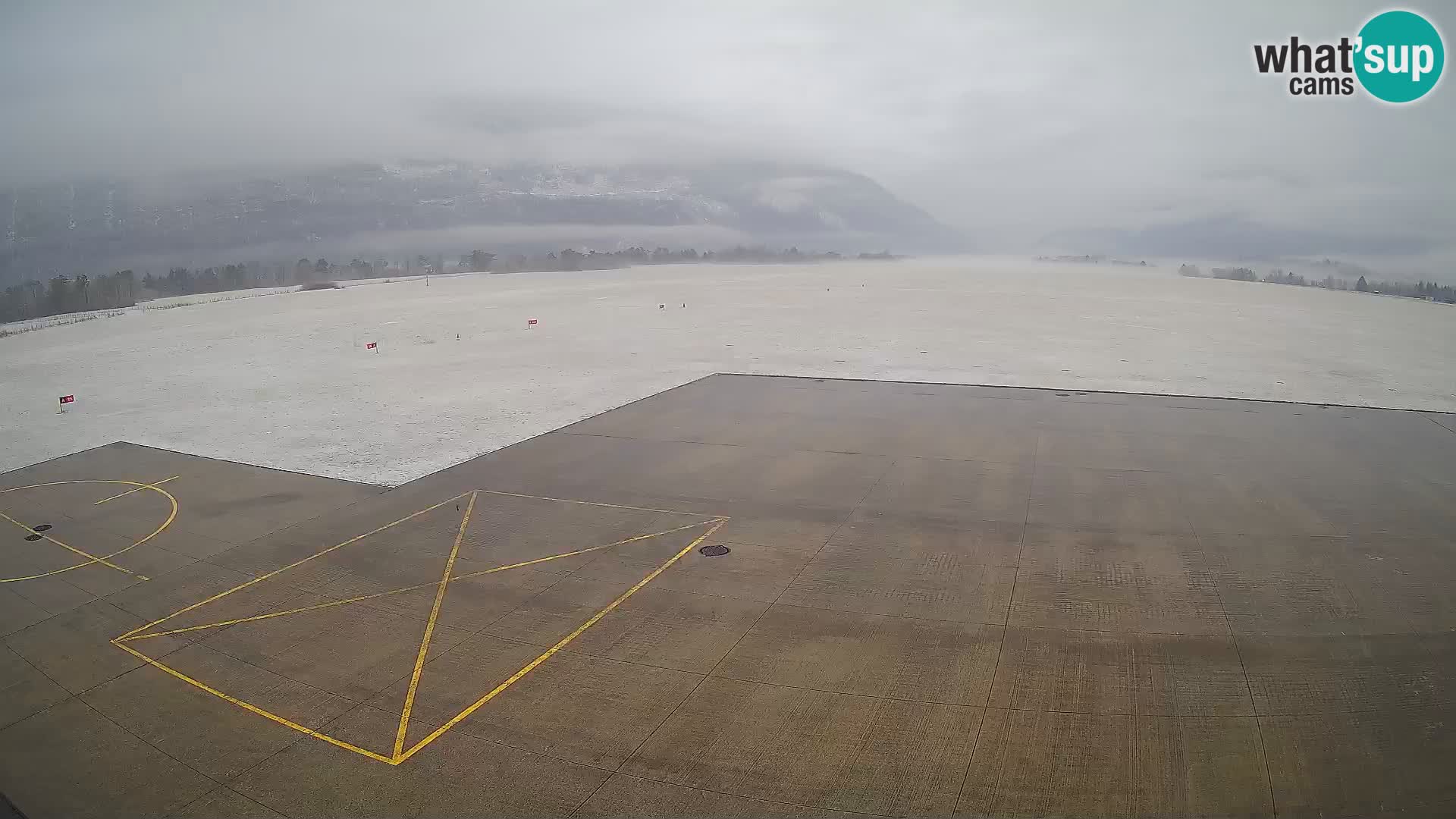 Webcam aereoporto di Bovec (Plezzo) – Vista verso il Kanin
